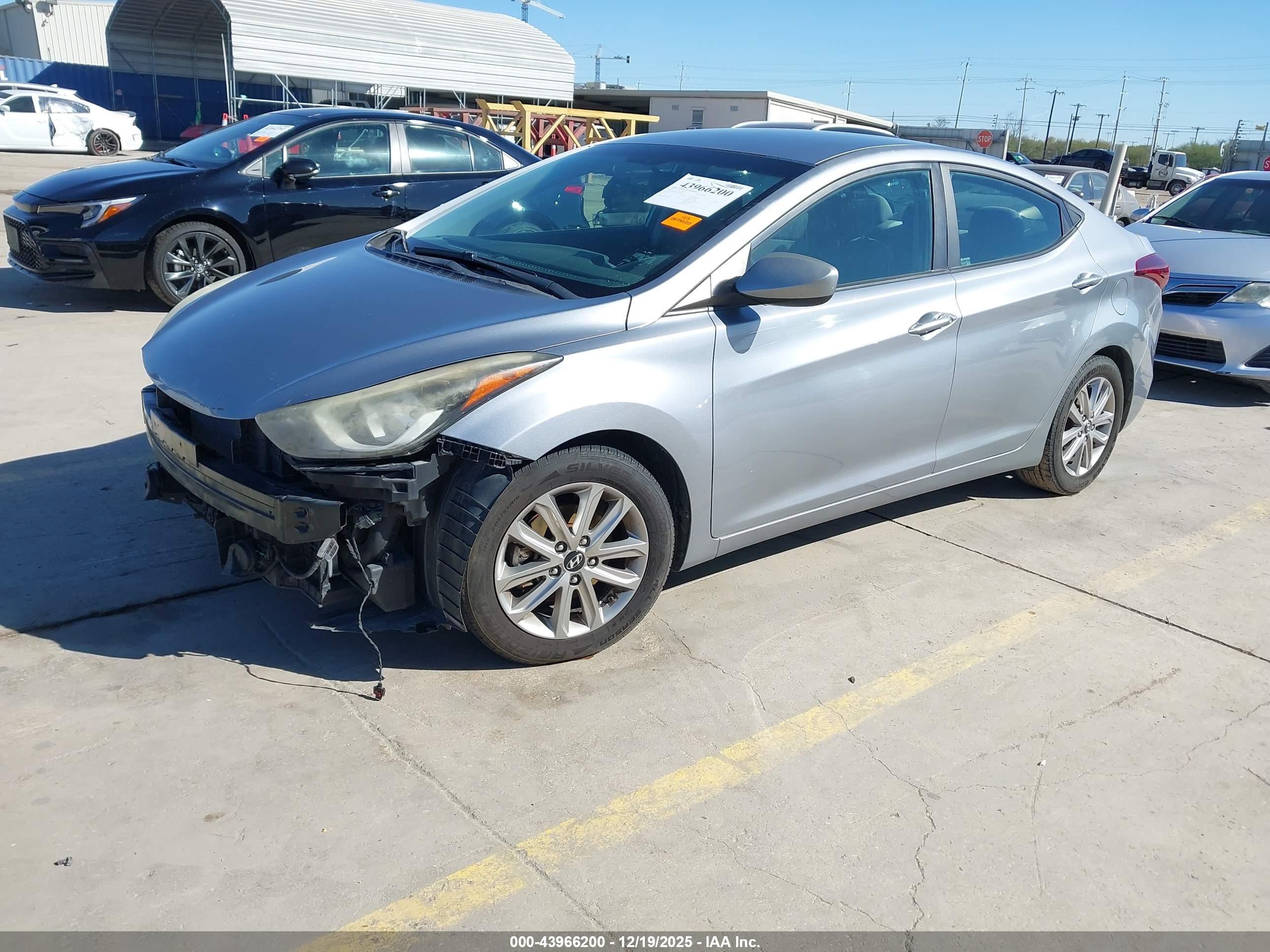 HYUNDAI ELANTRA image 2
