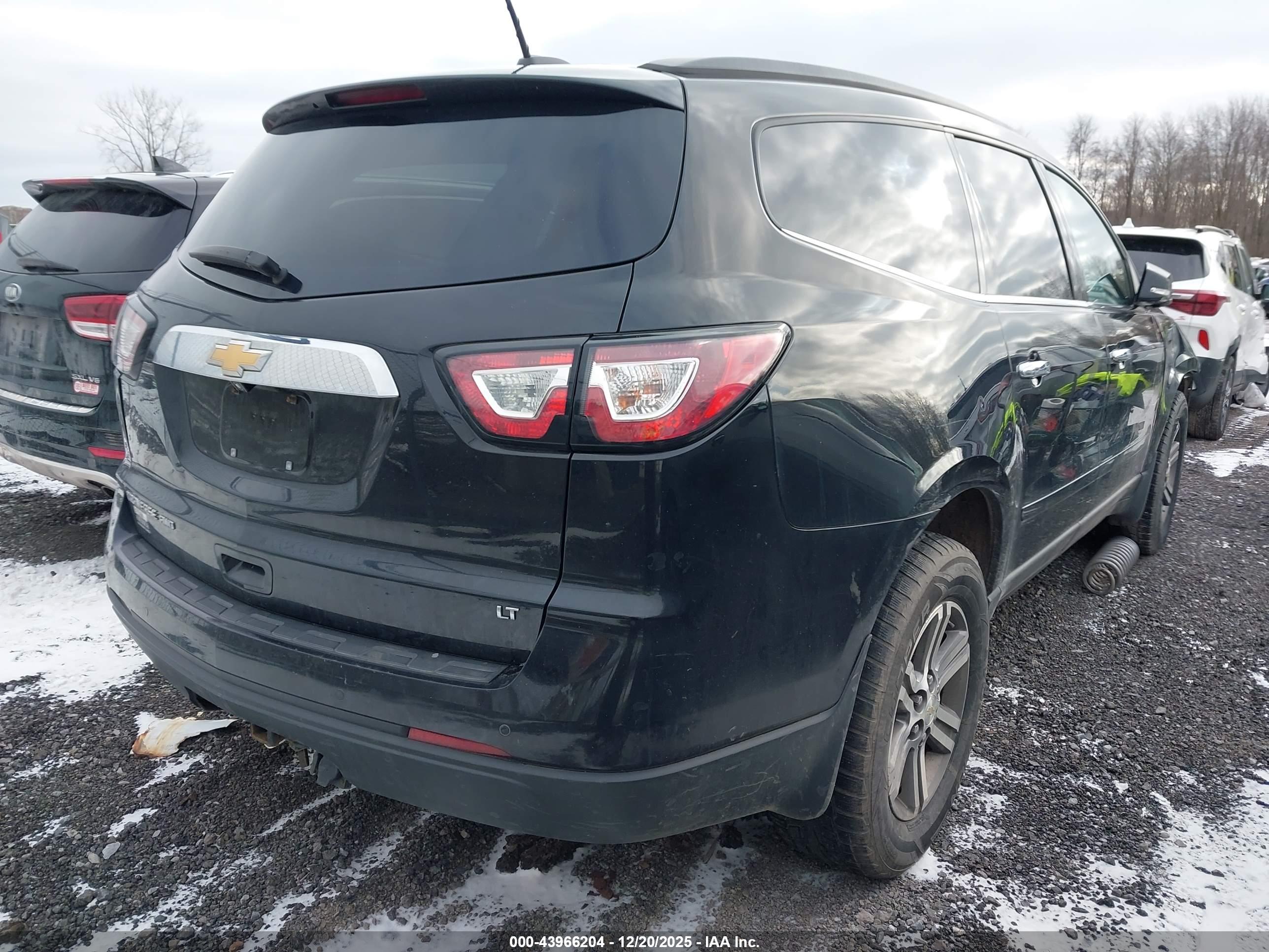 CHEVROLET TRAVERSE image 4