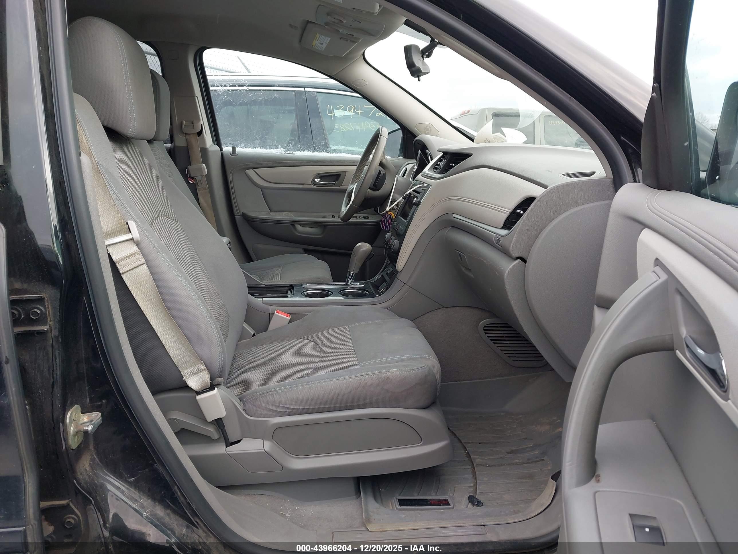 CHEVROLET TRAVERSE image 5
