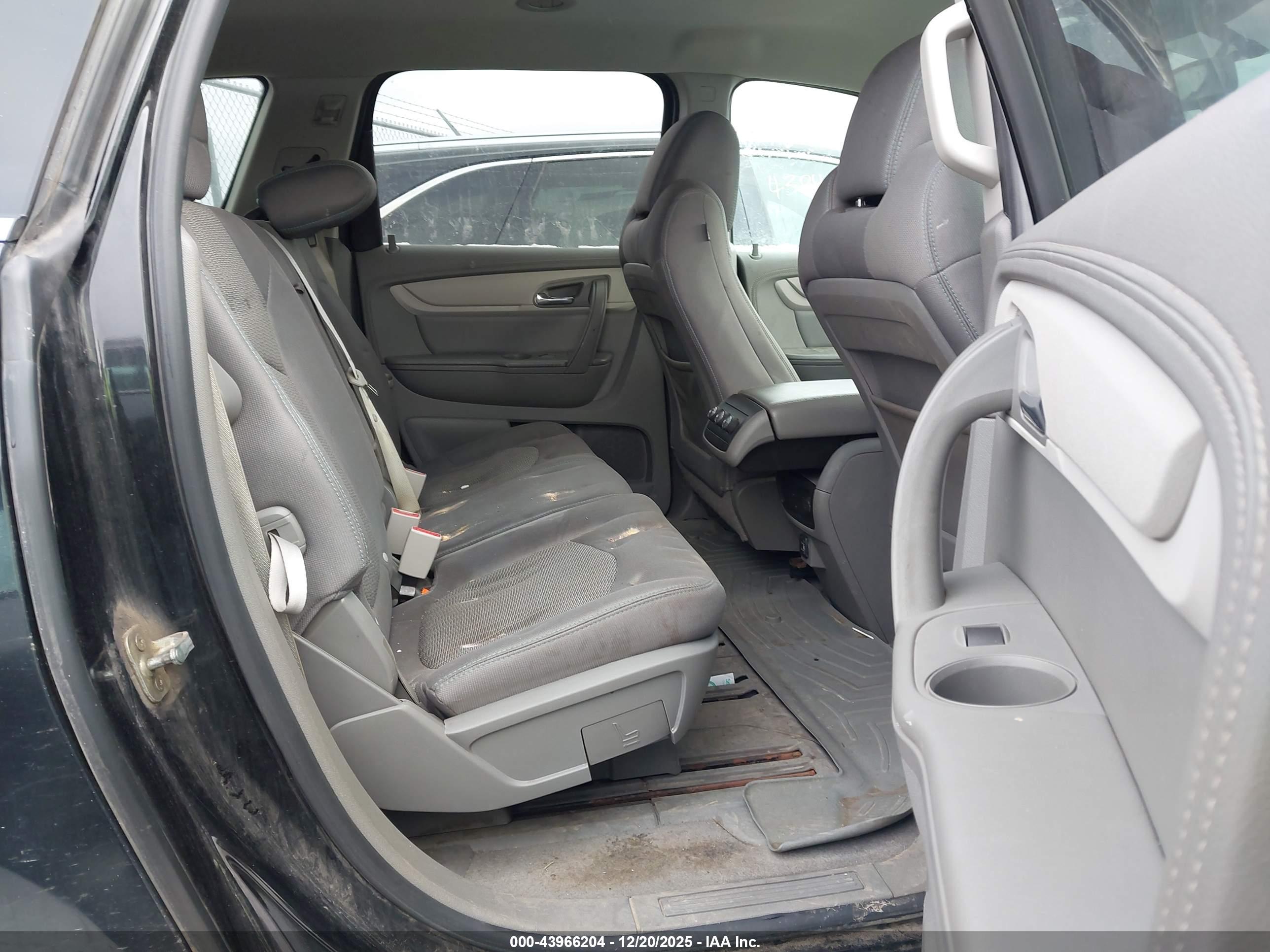 CHEVROLET TRAVERSE image 8