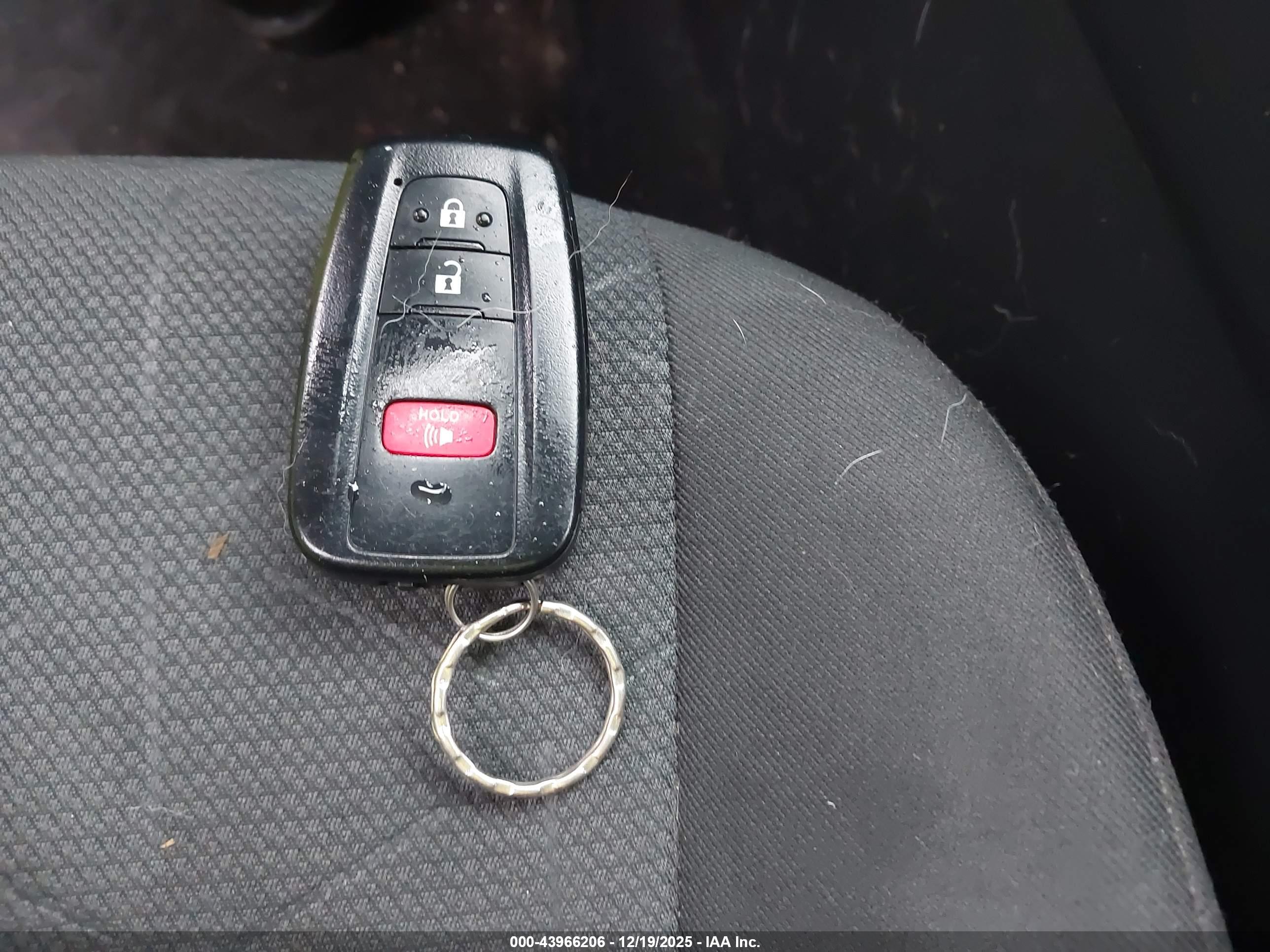 TOYOTA RAV4 image 11