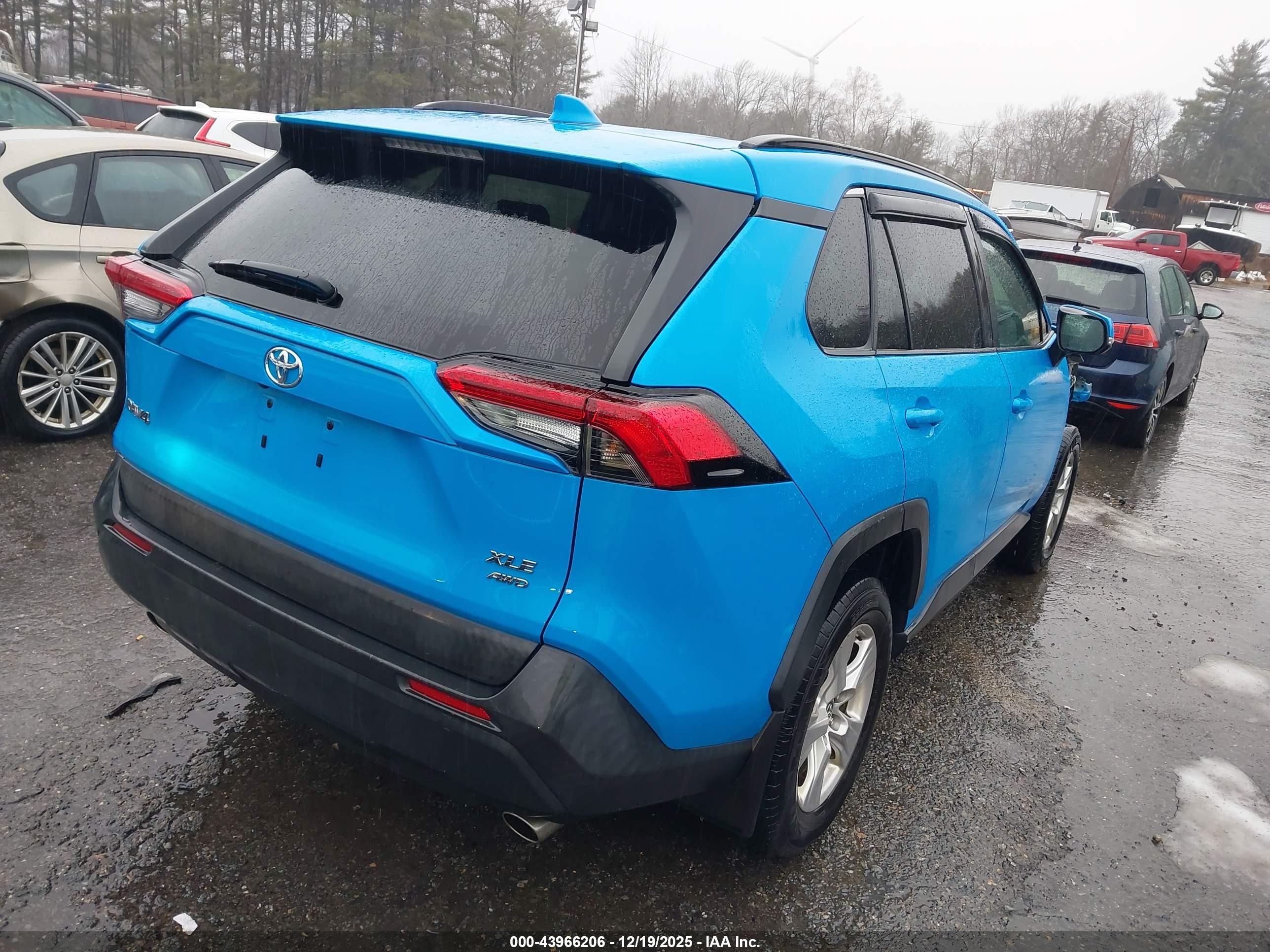 TOYOTA RAV4 image 4