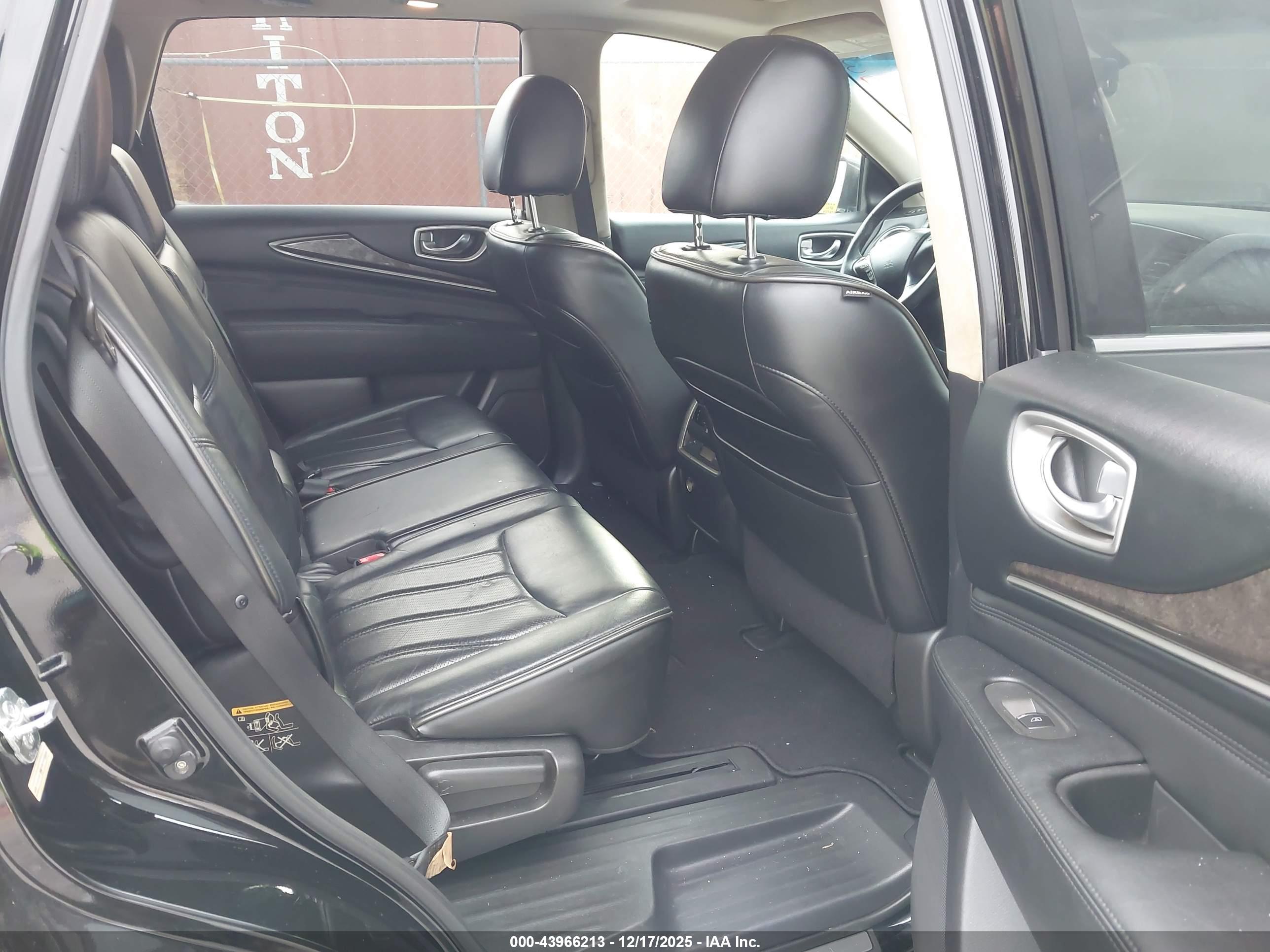 INFINITI JX35 image 8