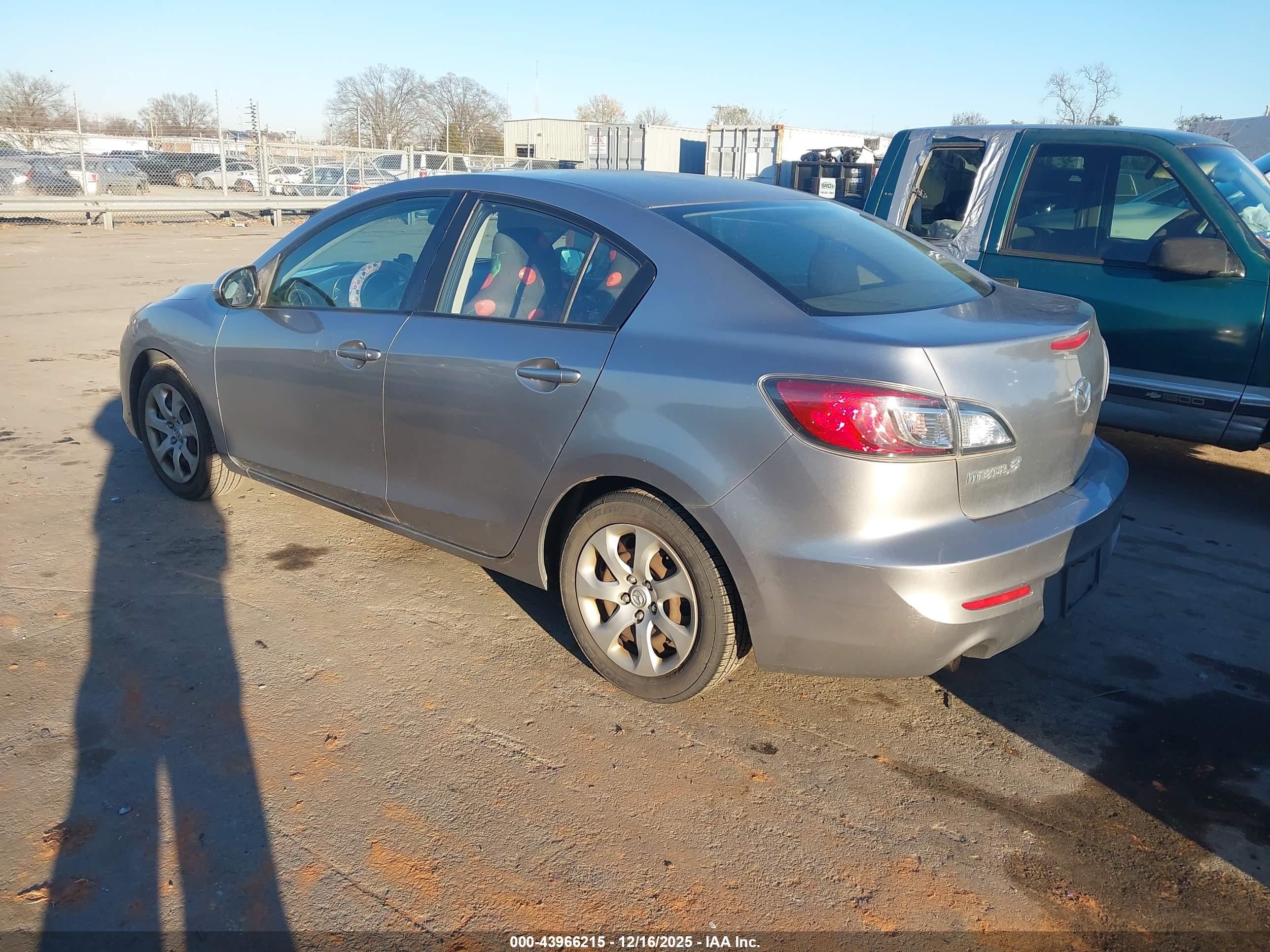 MAZDA MAZDA3 image 3