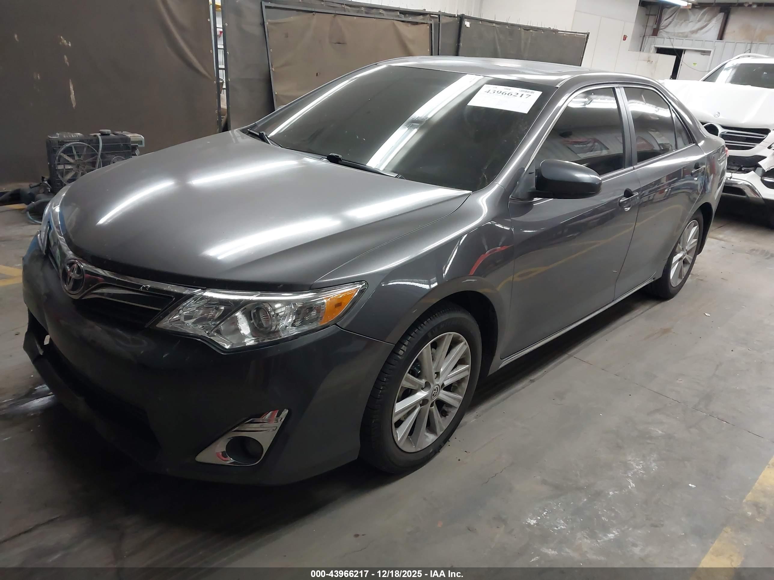 TOYOTA CAMRY image 2
