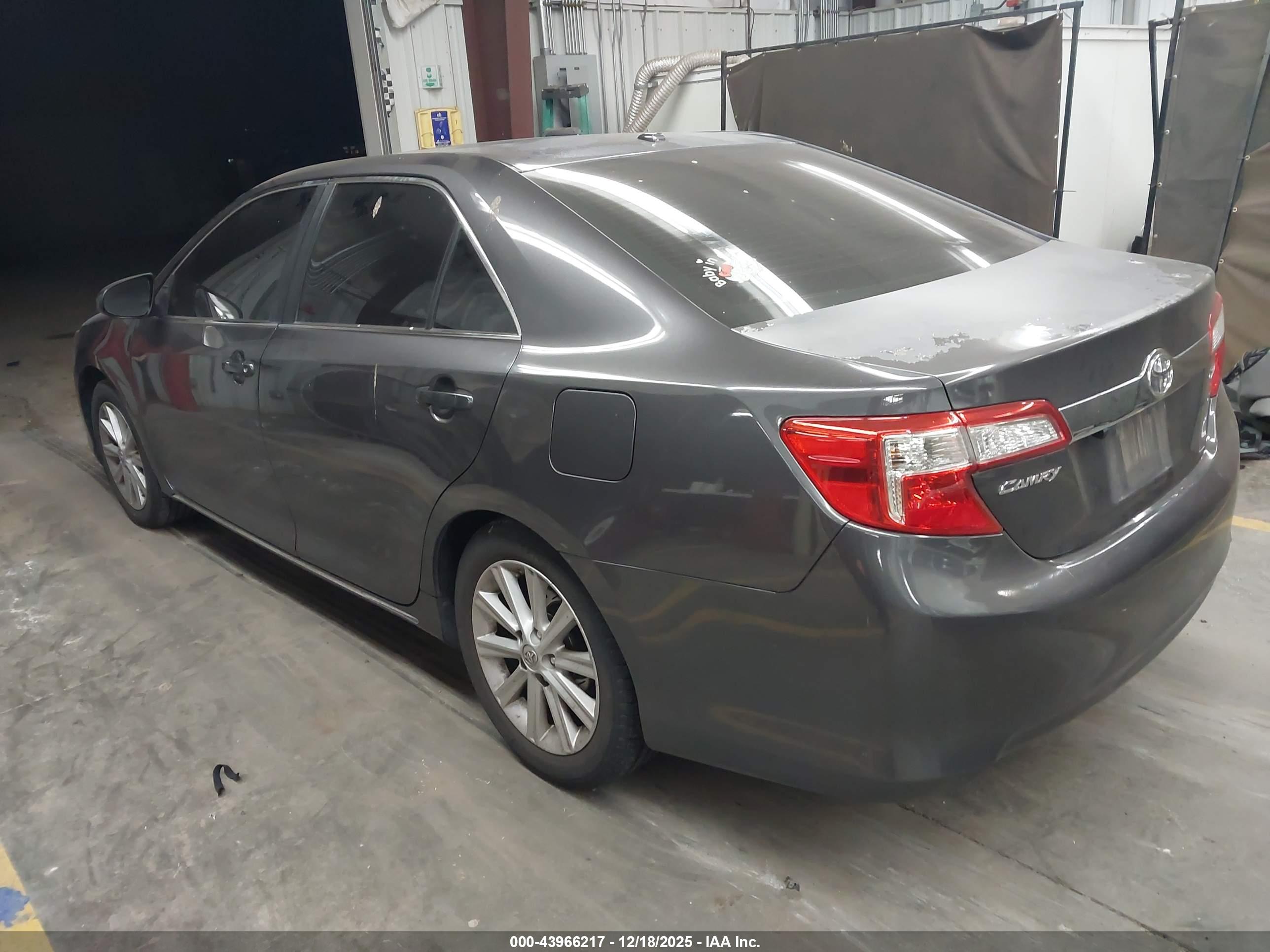 TOYOTA CAMRY image 3