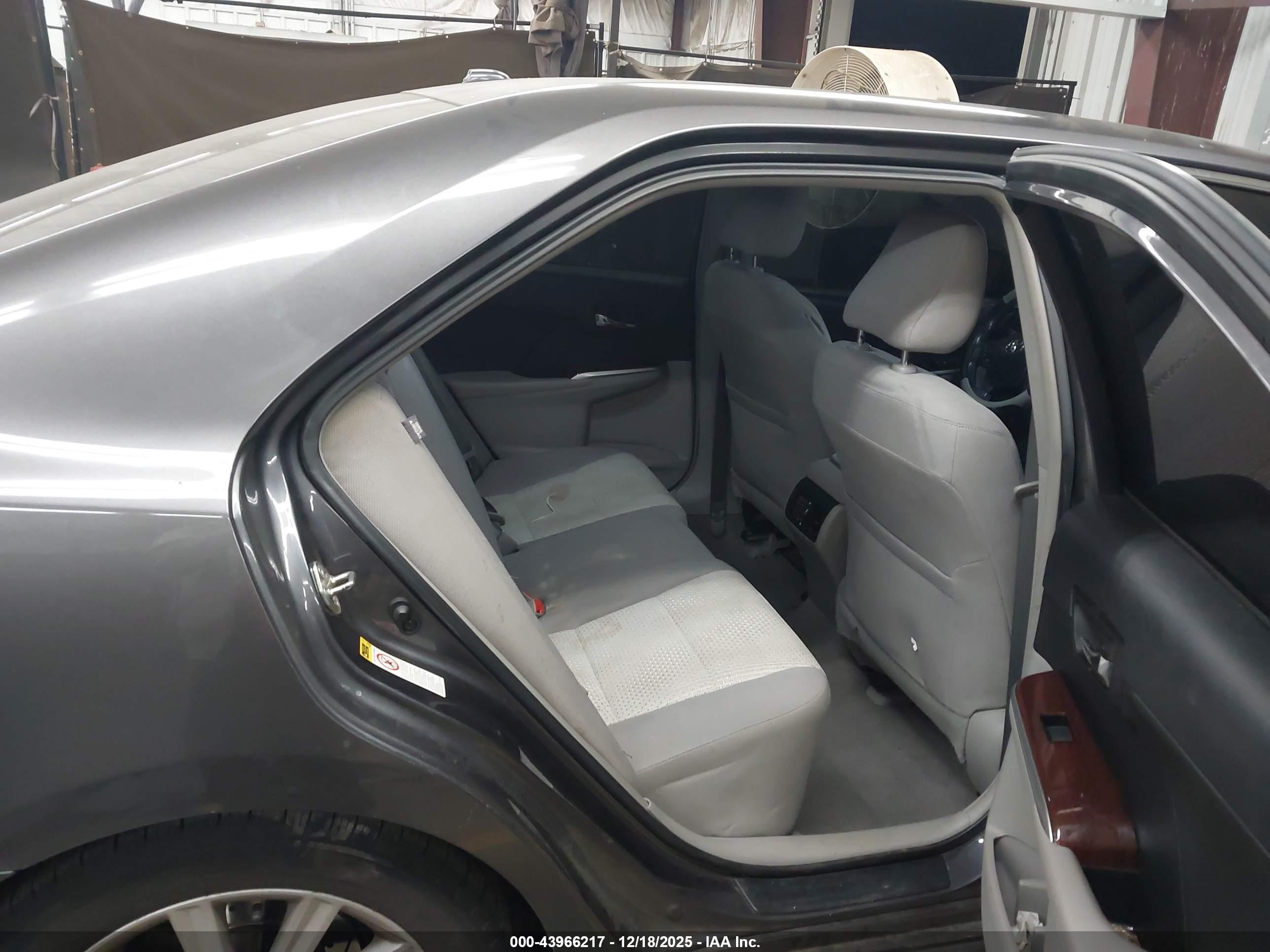 TOYOTA CAMRY image 8