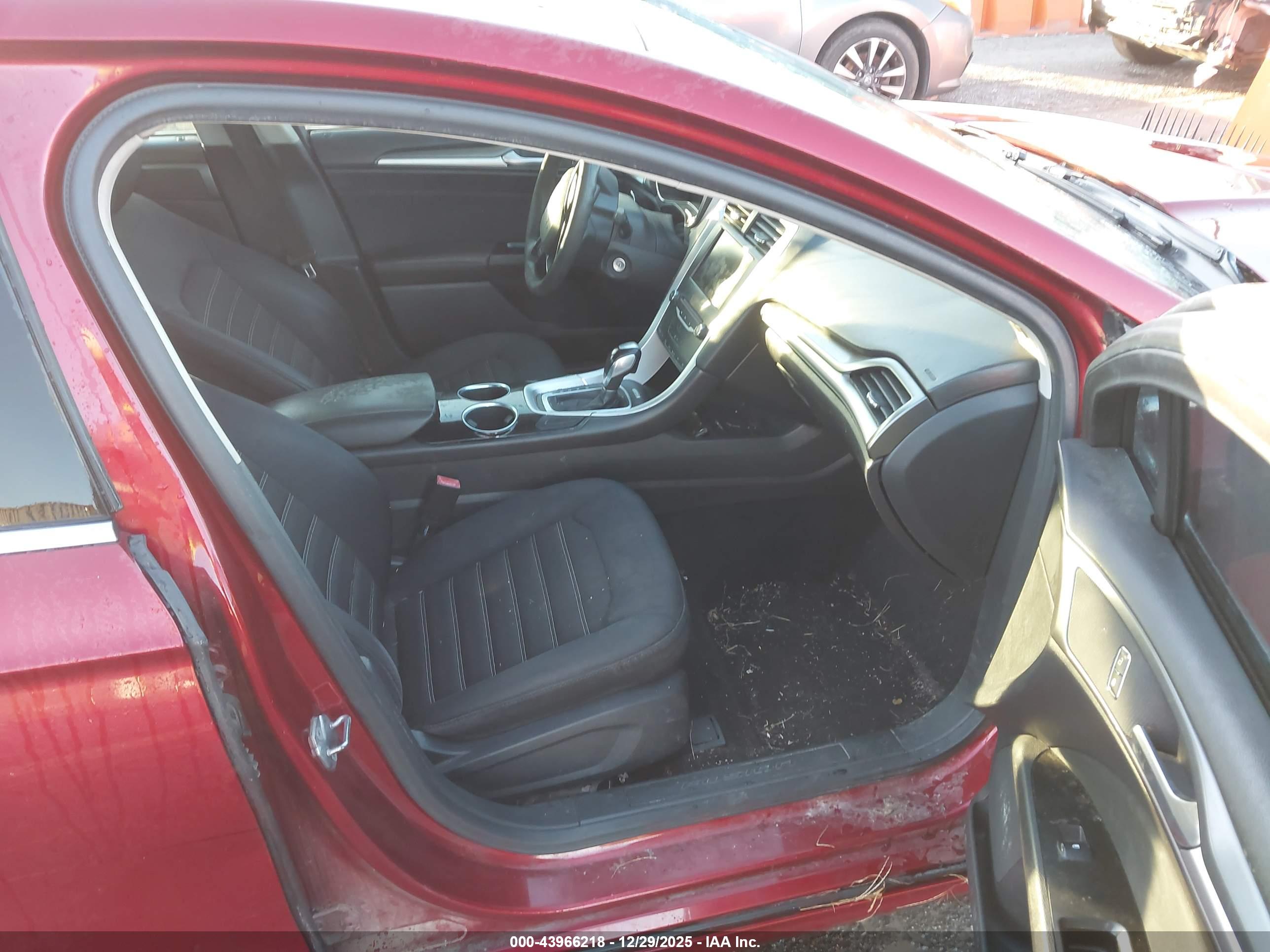 FORD FUSION image 5