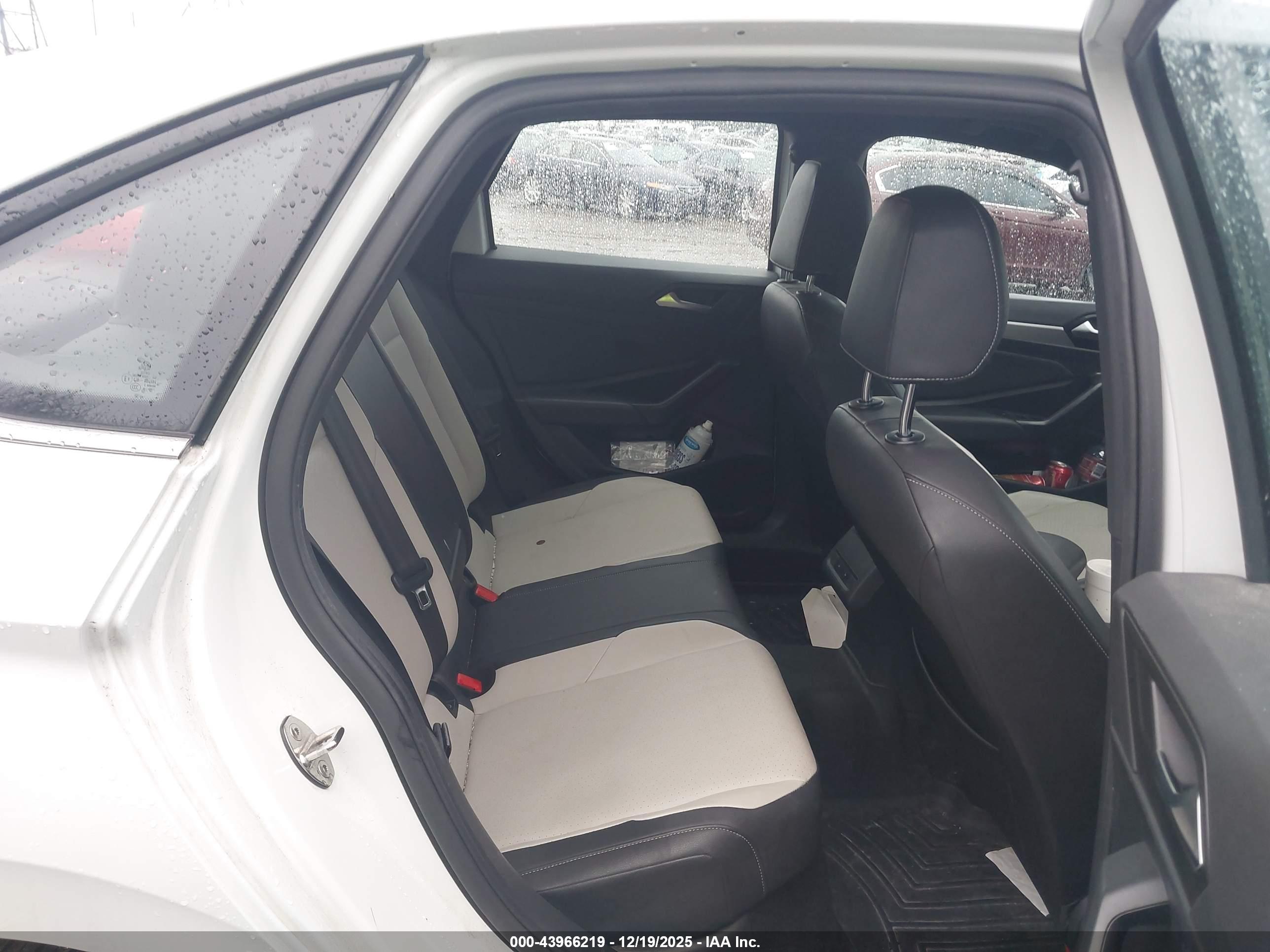 VOLKSWAGEN JETTA image 8