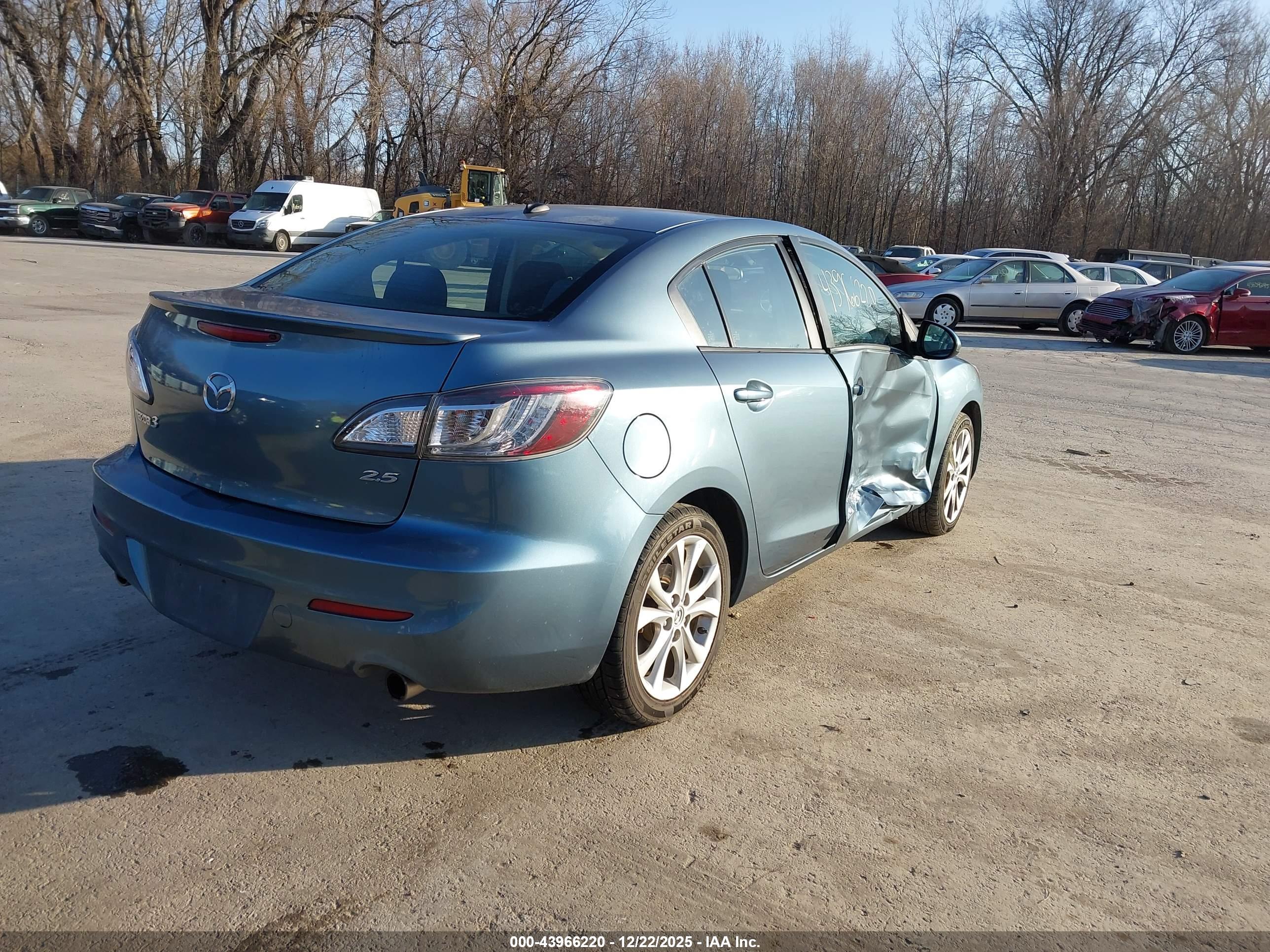 MAZDA MAZDA3 image 4