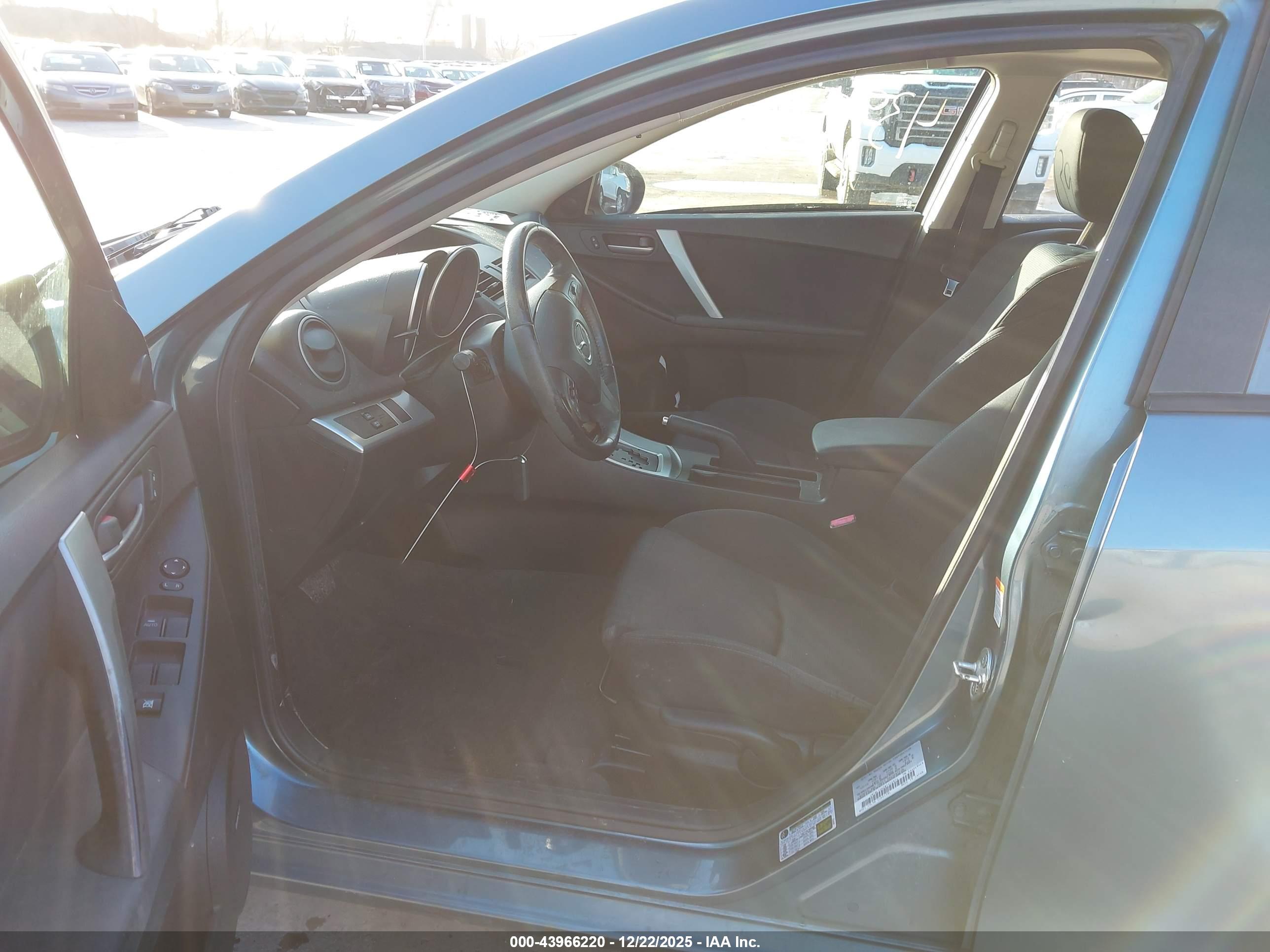 MAZDA MAZDA3 image 5