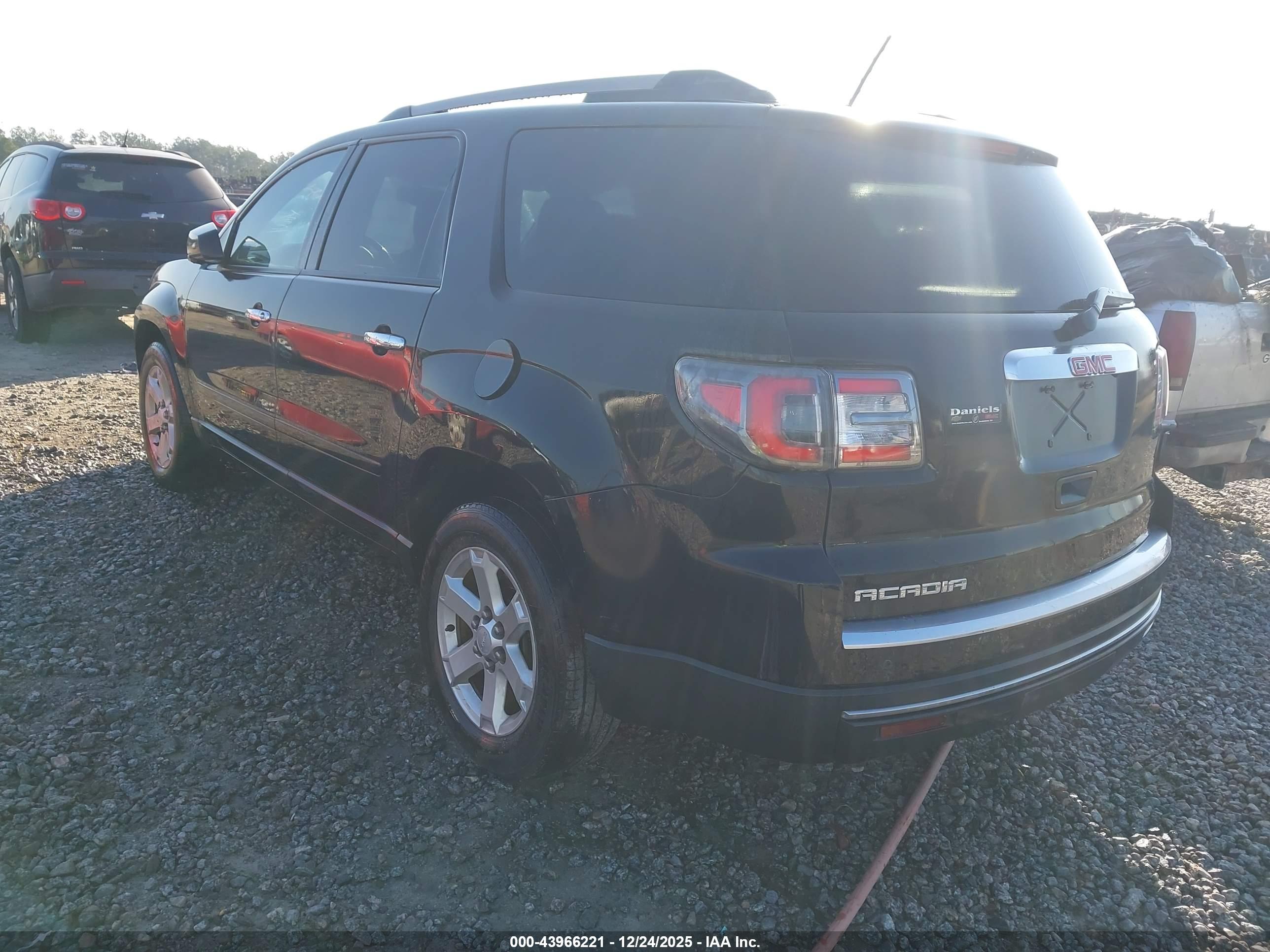 GMC ACADIA image 3