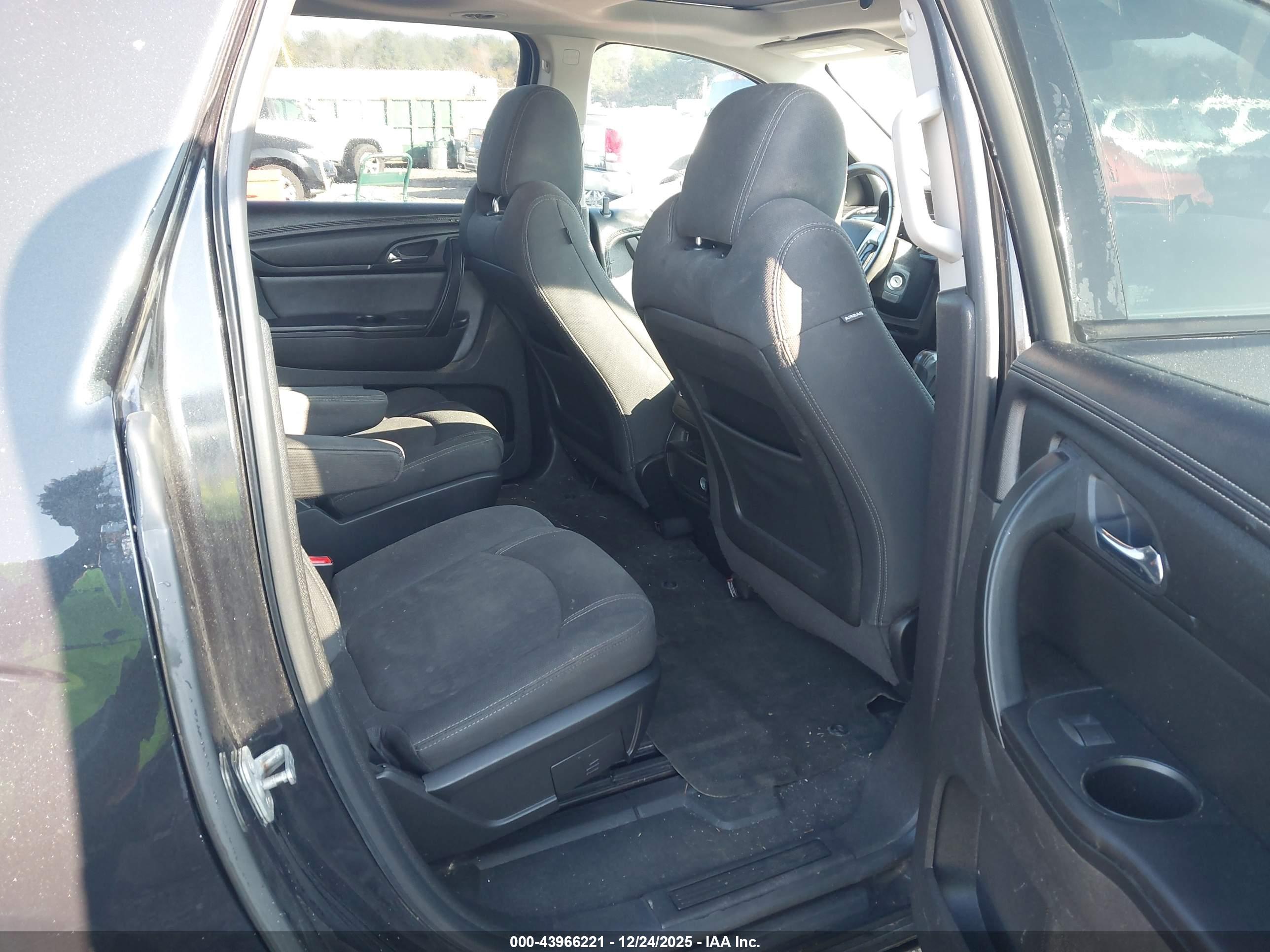 GMC ACADIA image 8