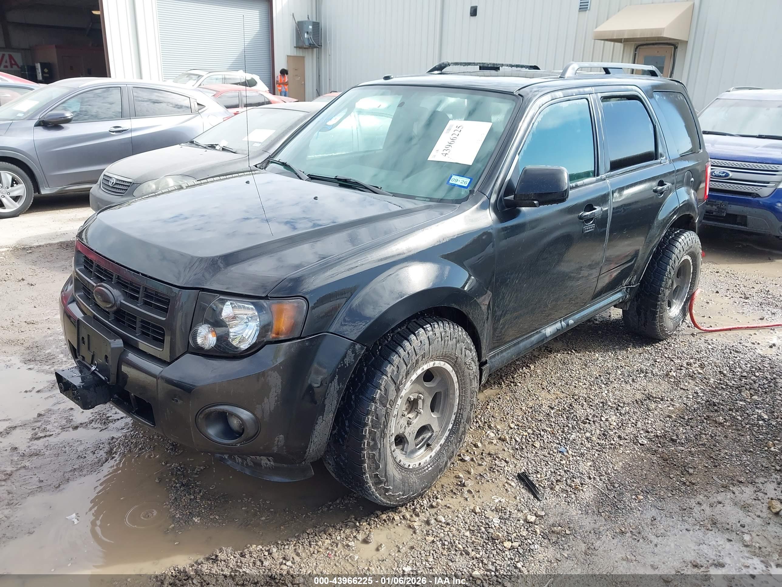 FORD ESCAPE image 2