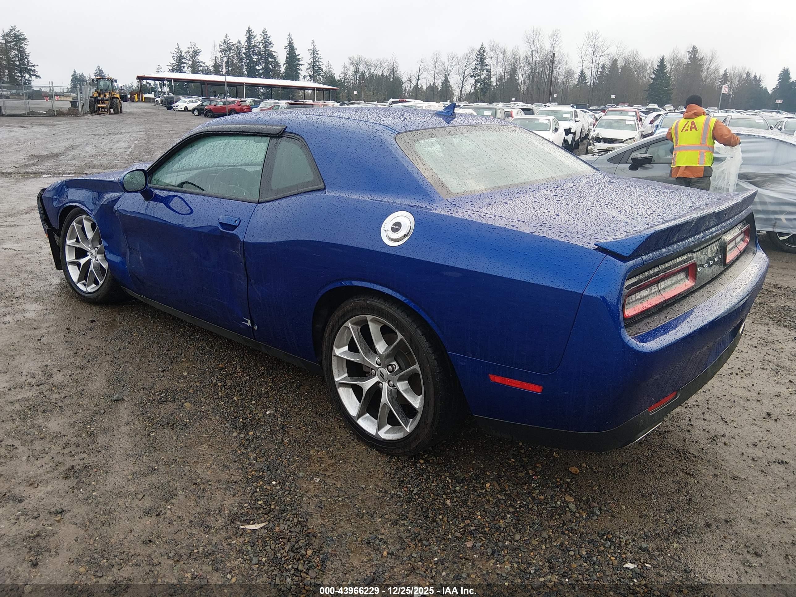 DODGE CHALLENGER image 3