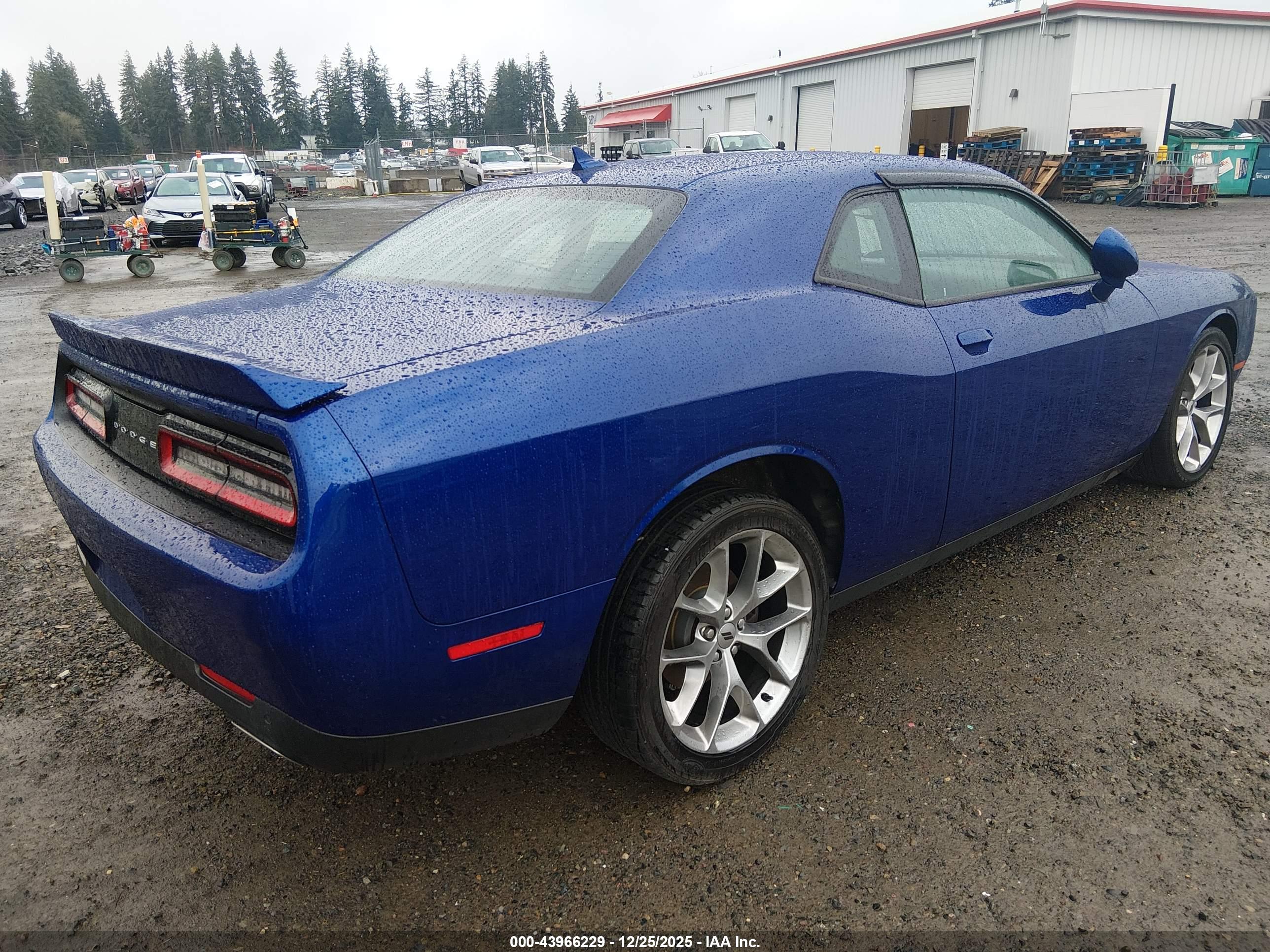 DODGE CHALLENGER image 4