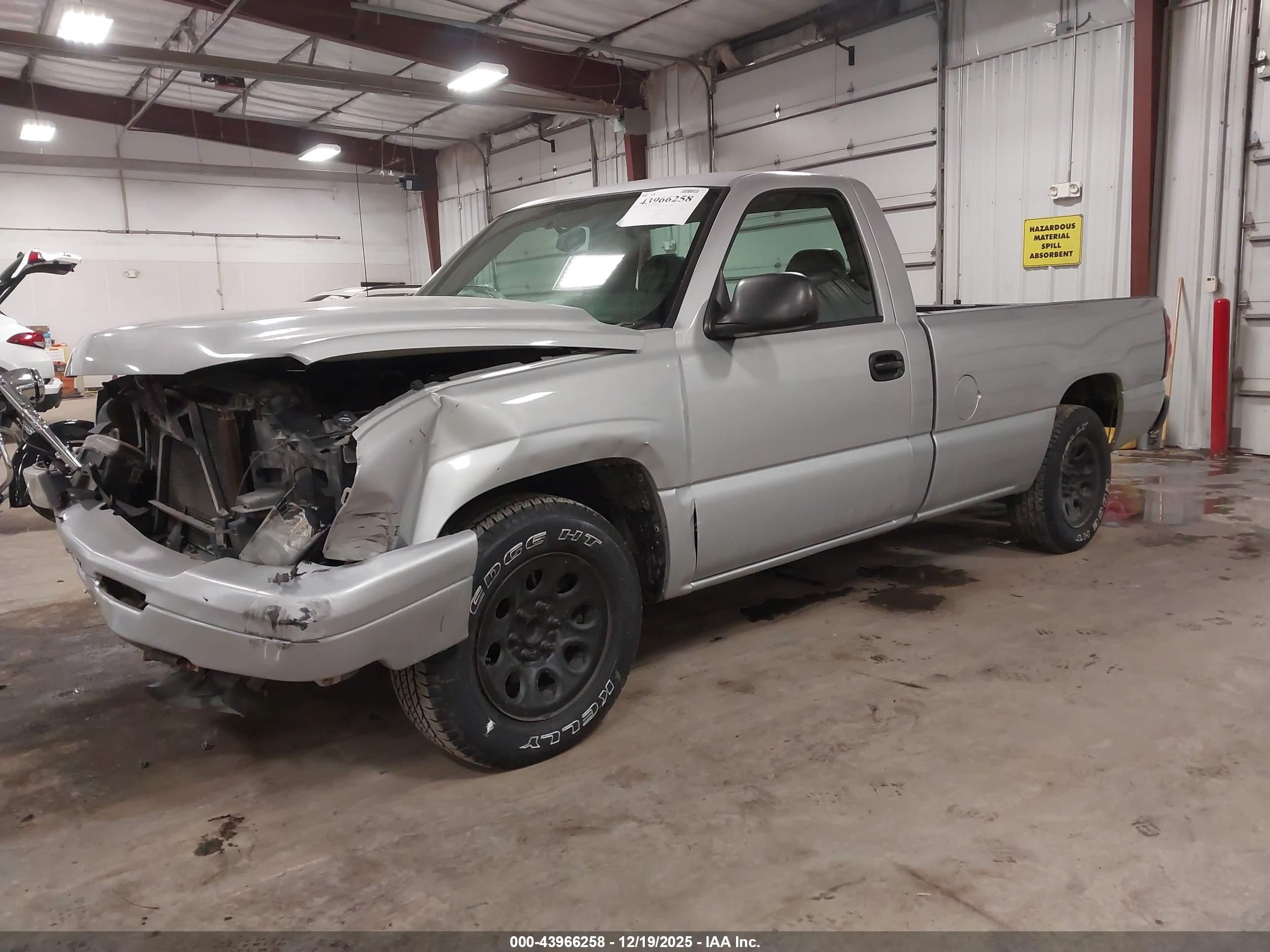 CHEVROLET SILVERADO image 2