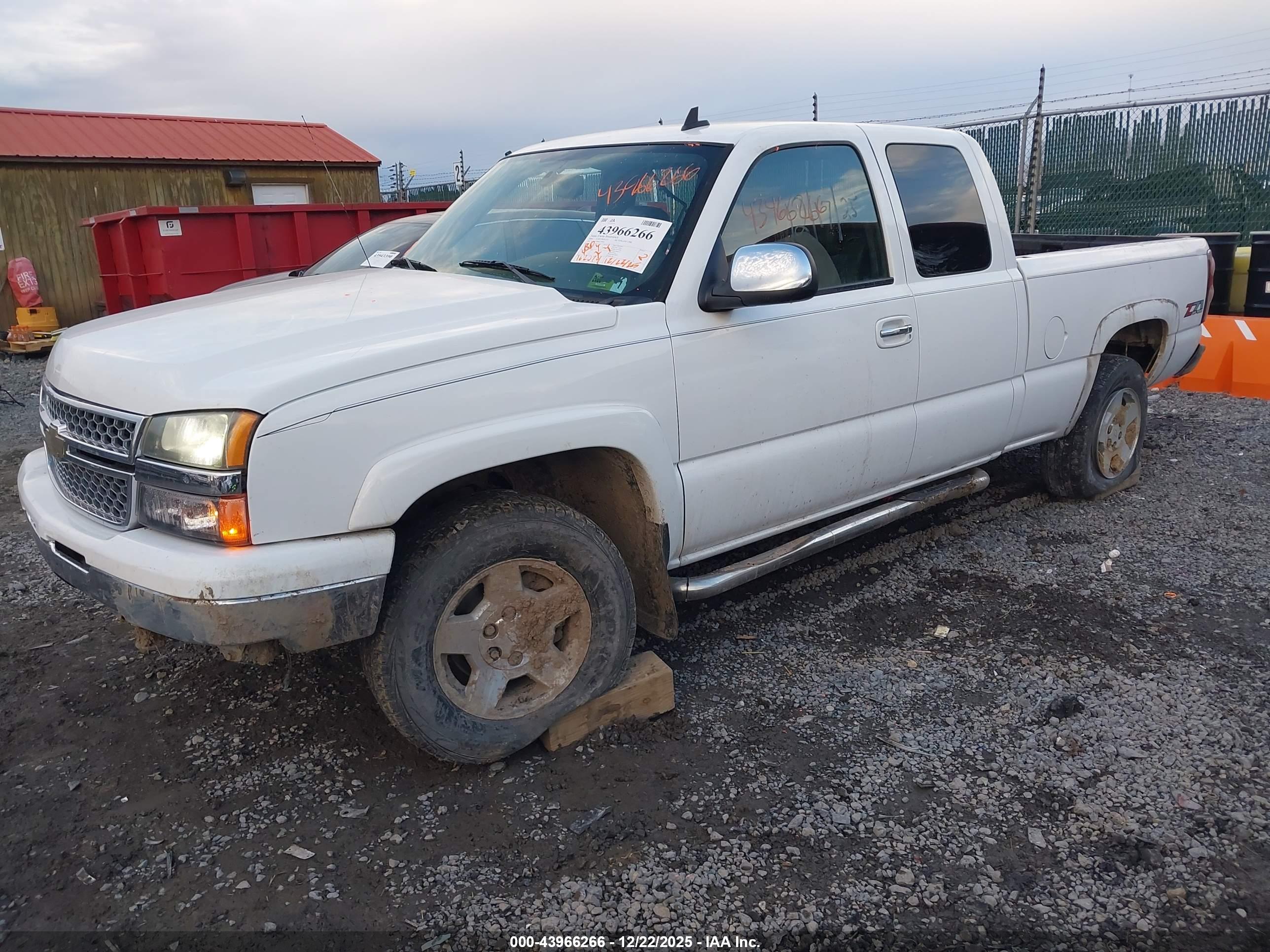 CHEVROLET SILVERADO image 2