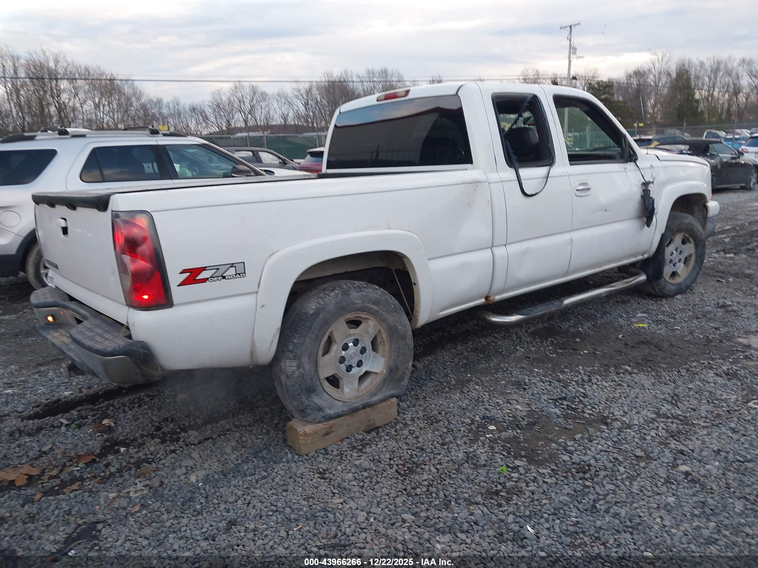 CHEVROLET SILVERADO image 4