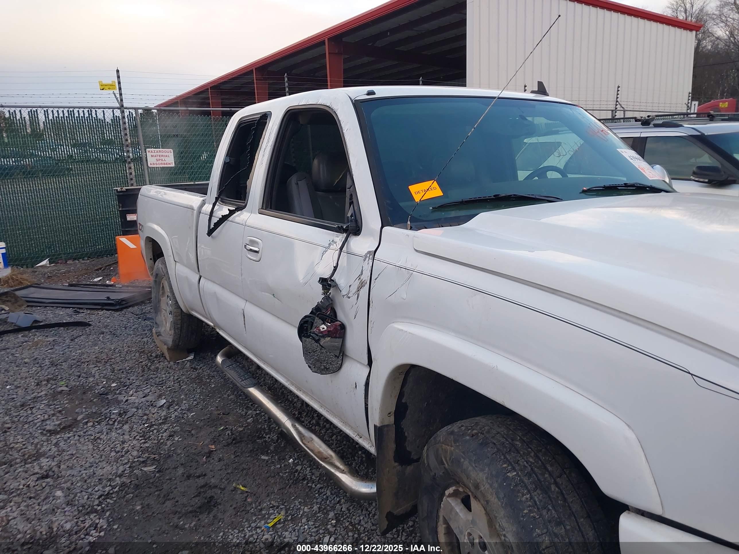 CHEVROLET SILVERADO image 6