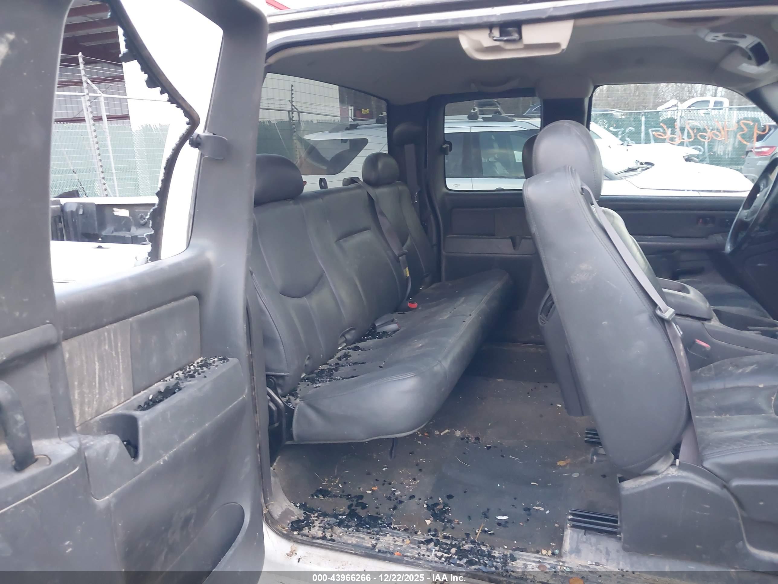 CHEVROLET SILVERADO image 8