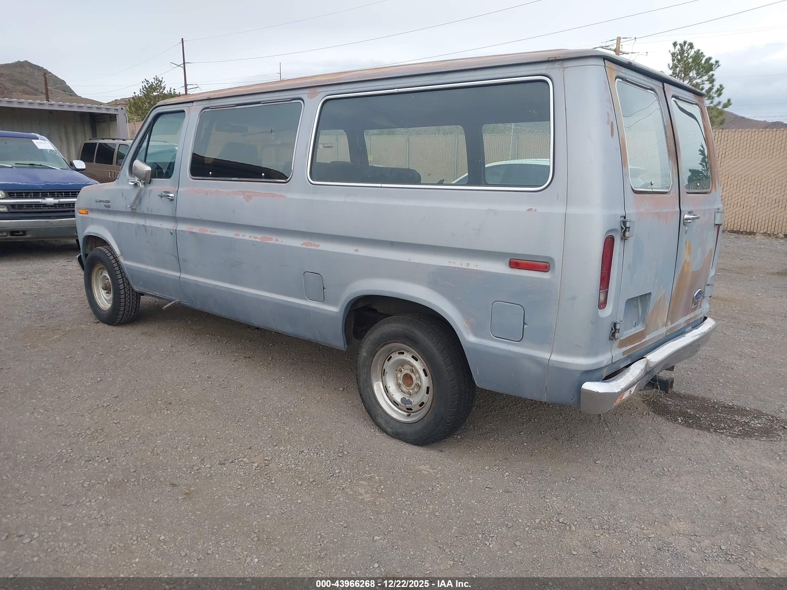 FORD ECONOLINE image 3