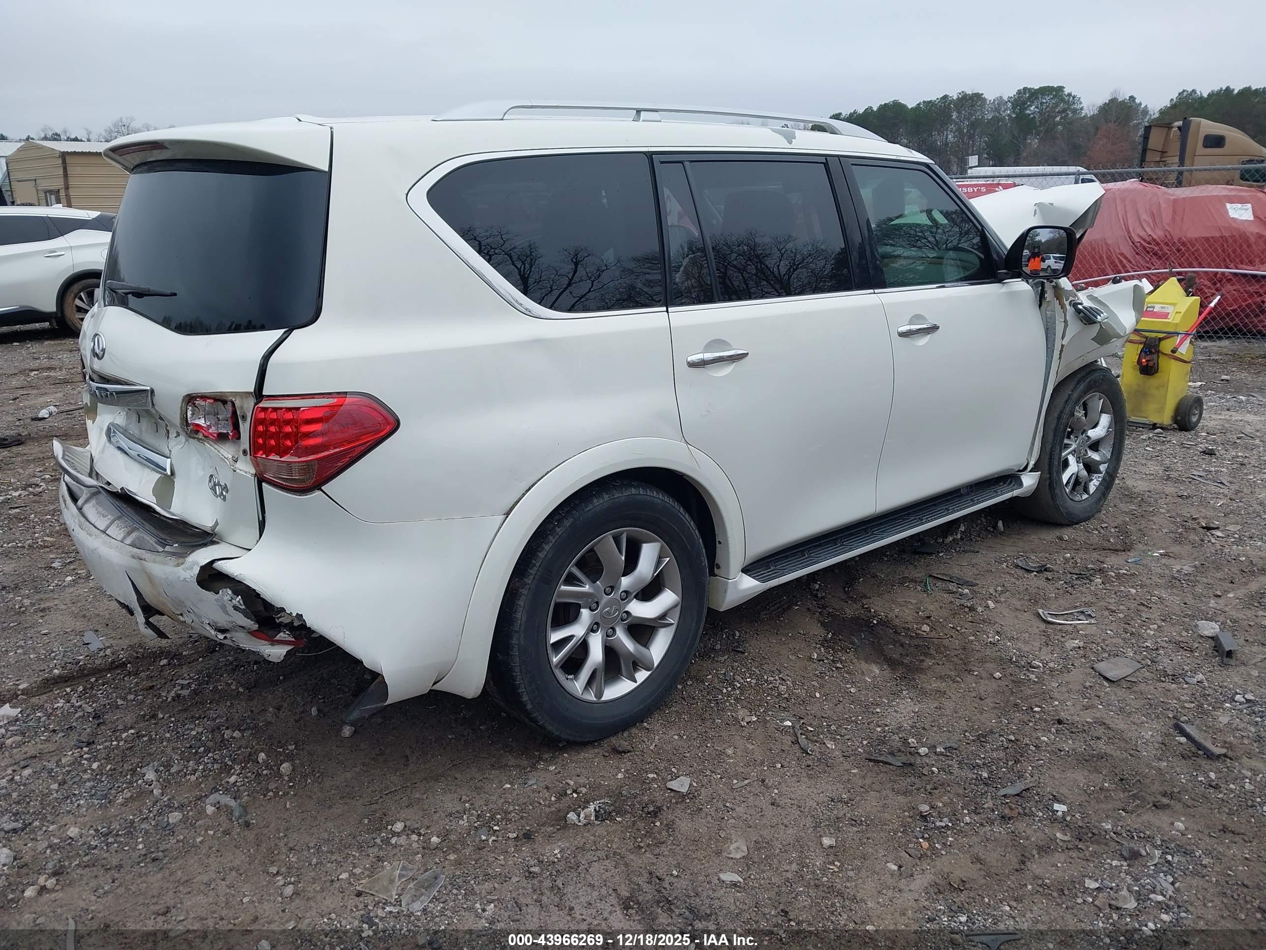 INFINITI QX56 image 4