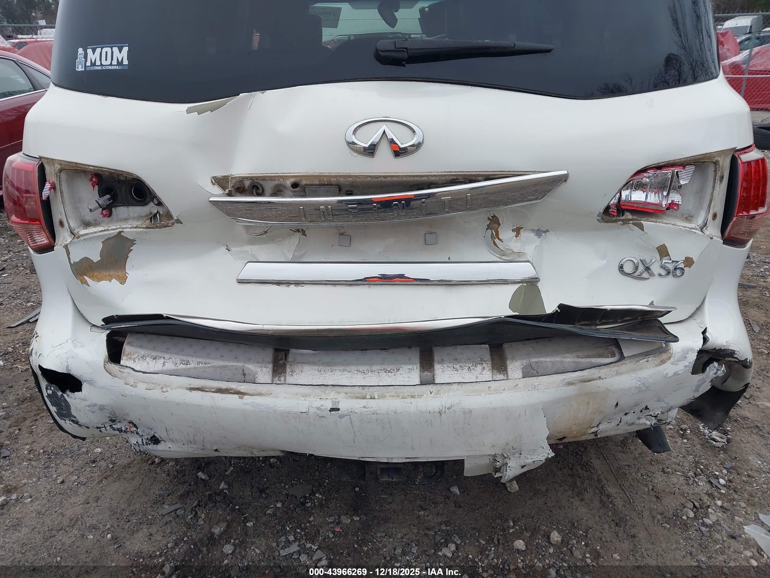 INFINITI QX56 image 6