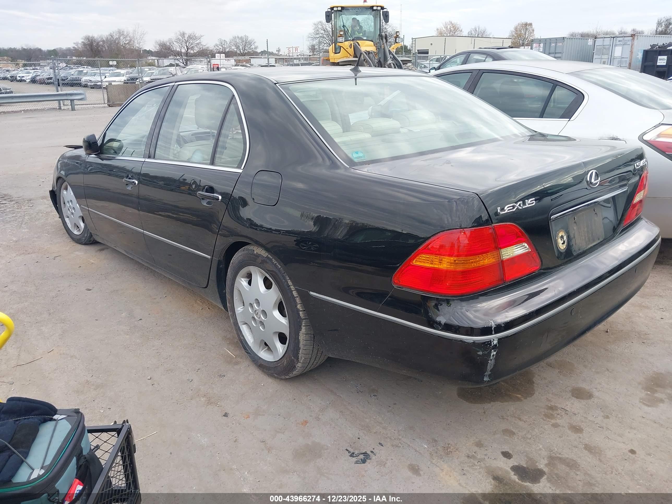 LEXUS LS image 3