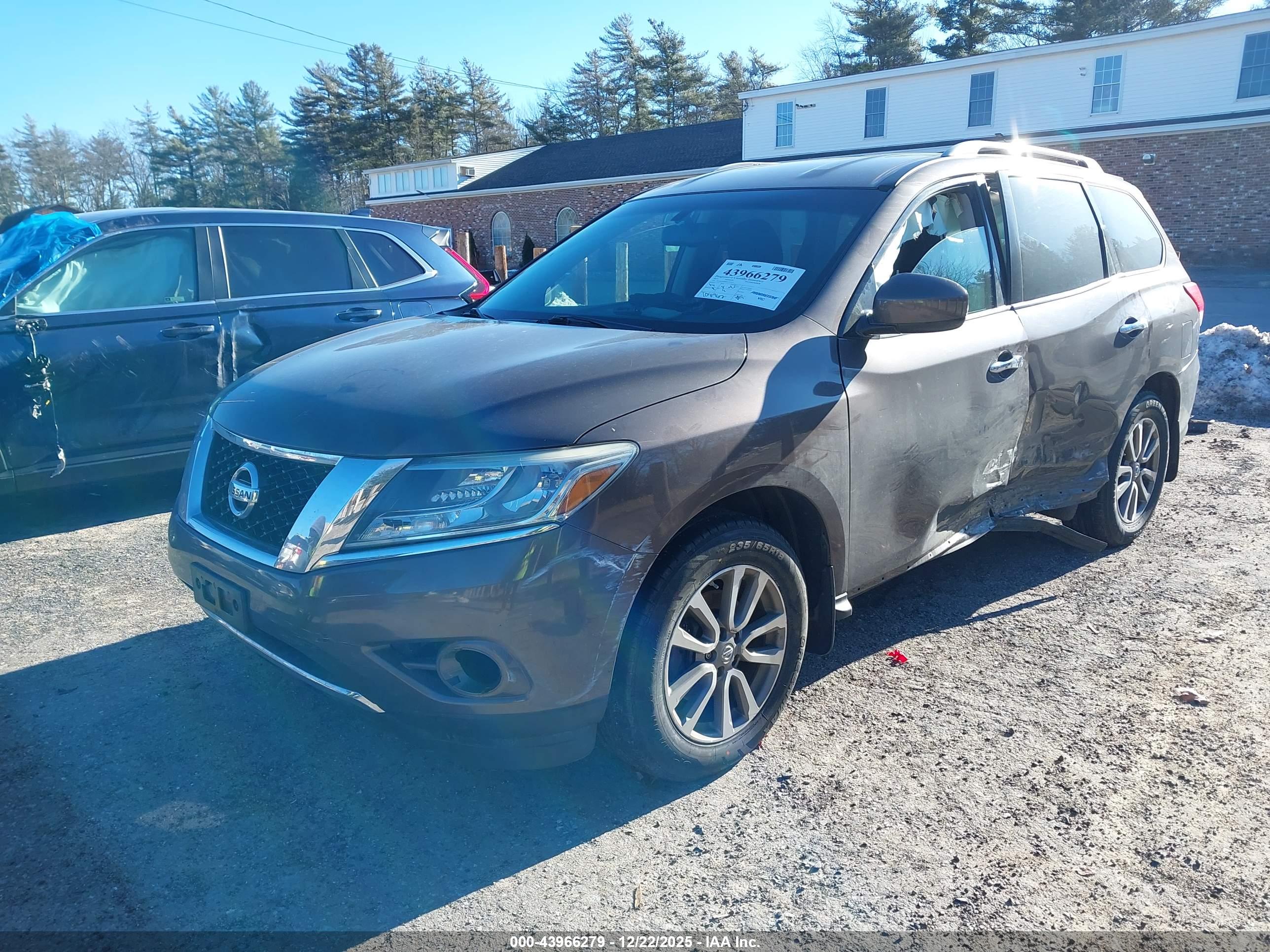 NISSAN PATHFINDER image 2