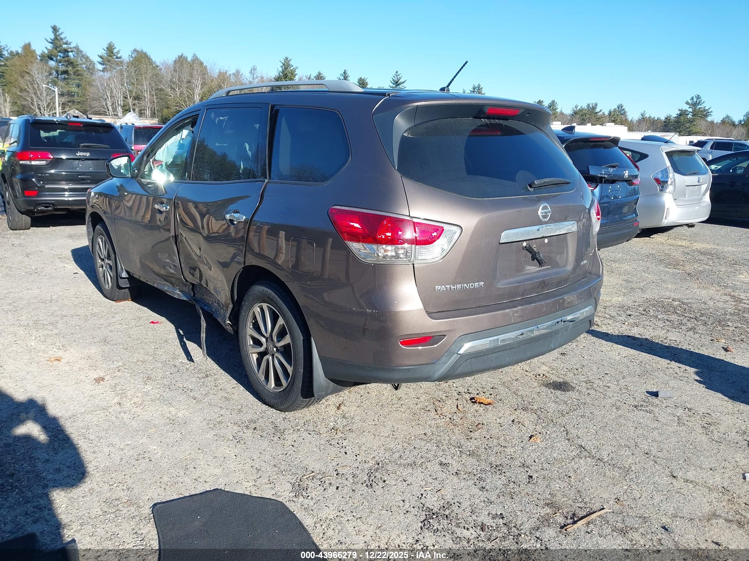 NISSAN PATHFINDER image 3