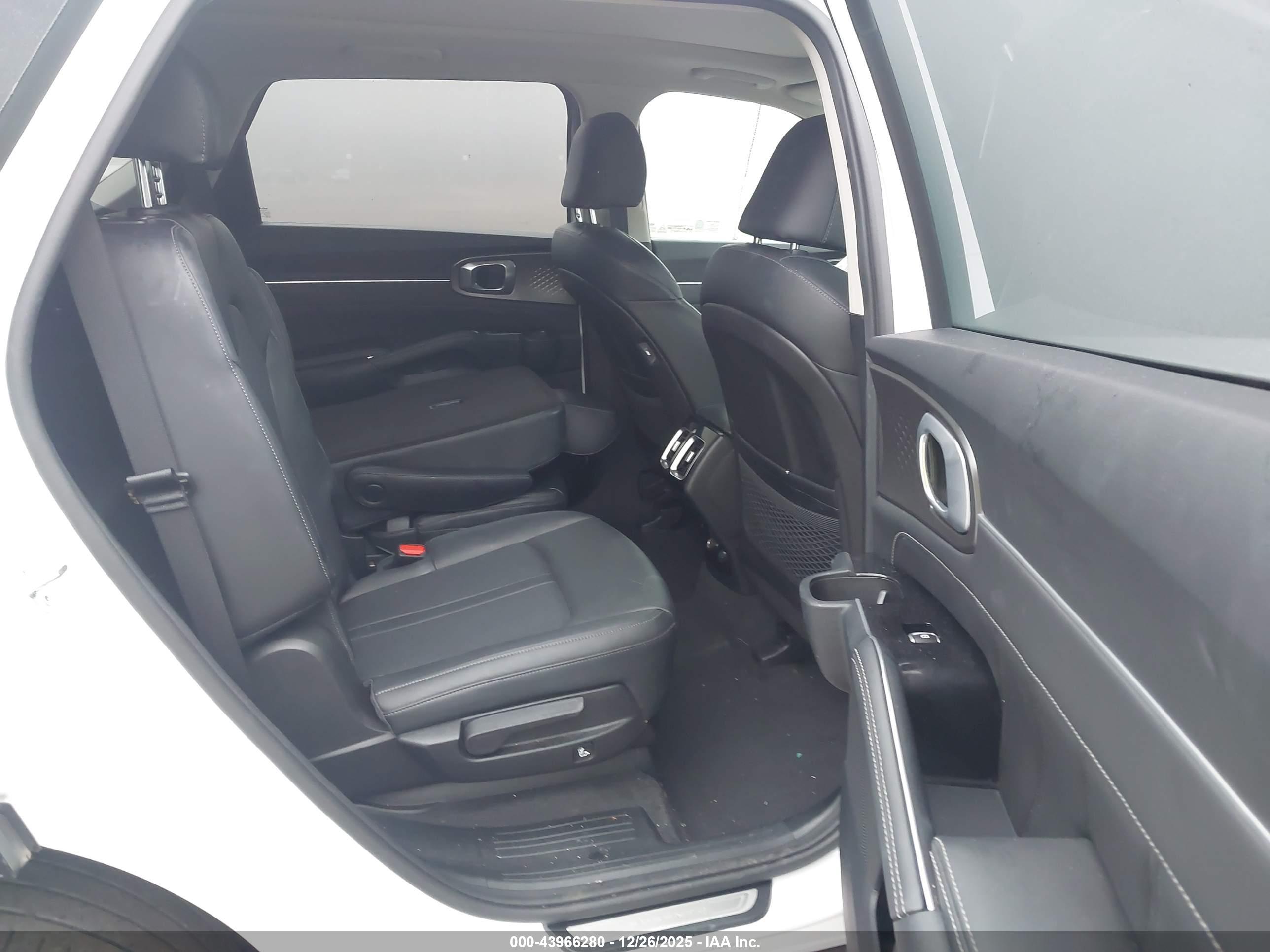KIA SORENTO image 8
