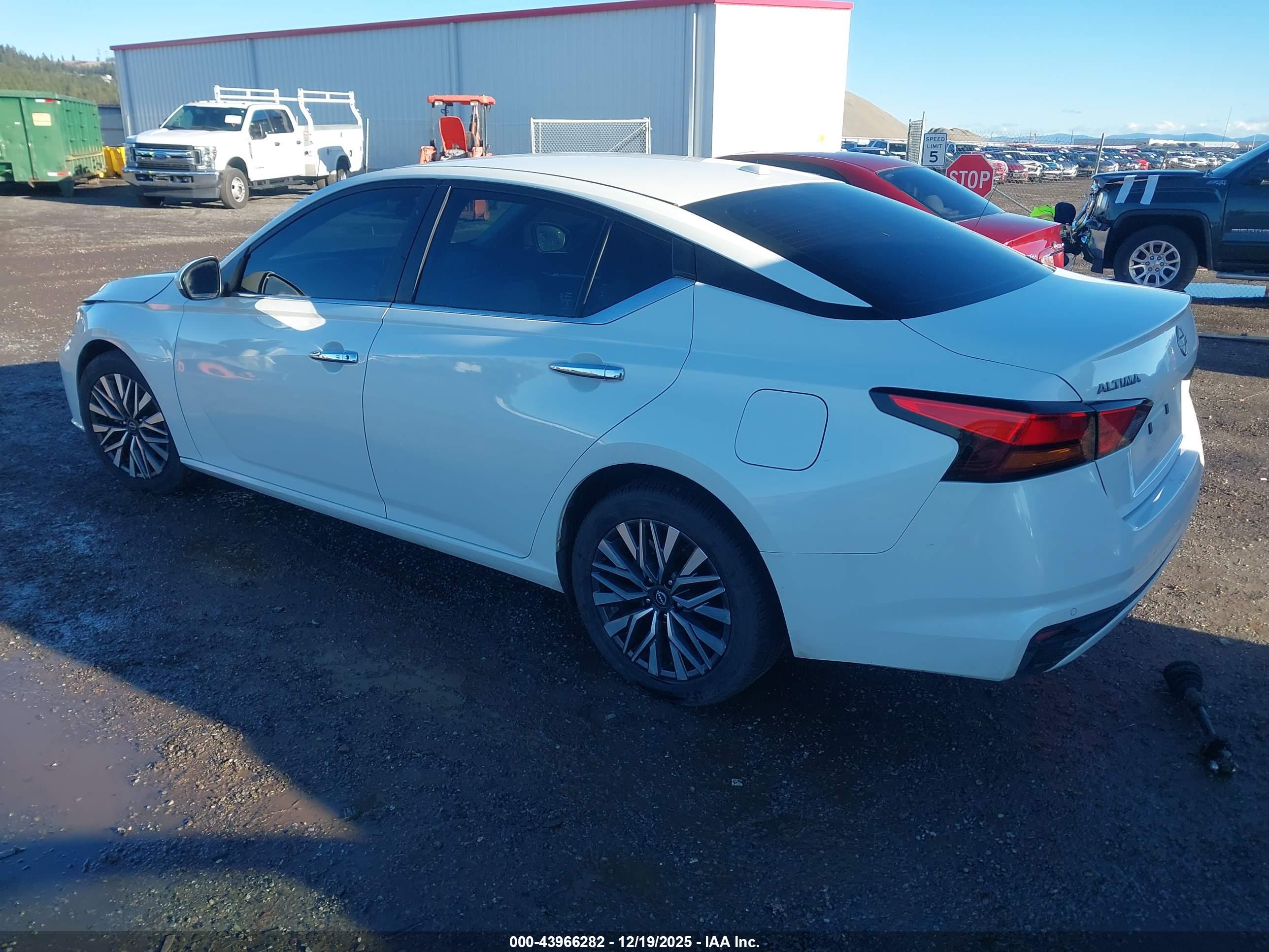 NISSAN ALTIMA image 3