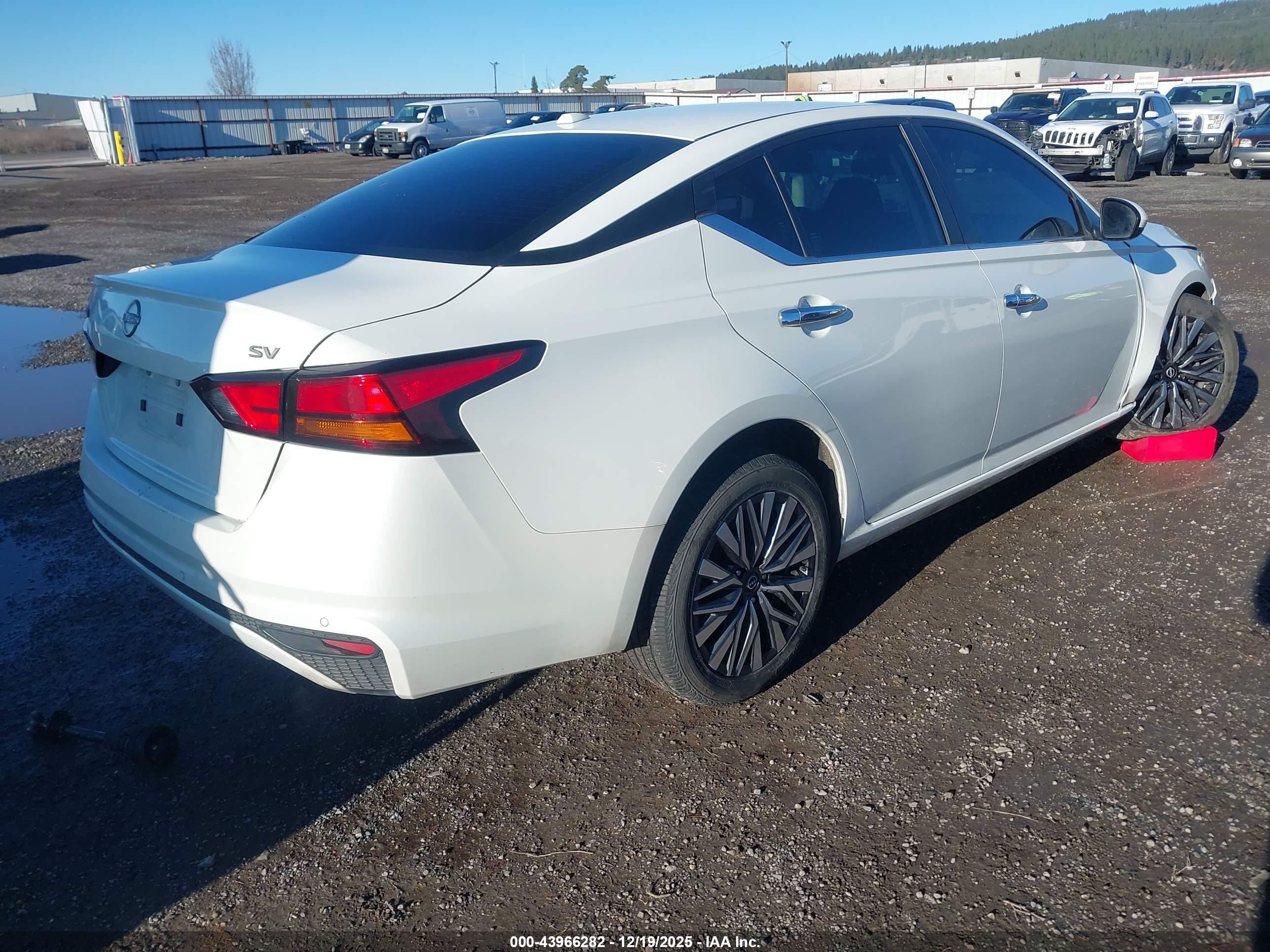 NISSAN ALTIMA image 4