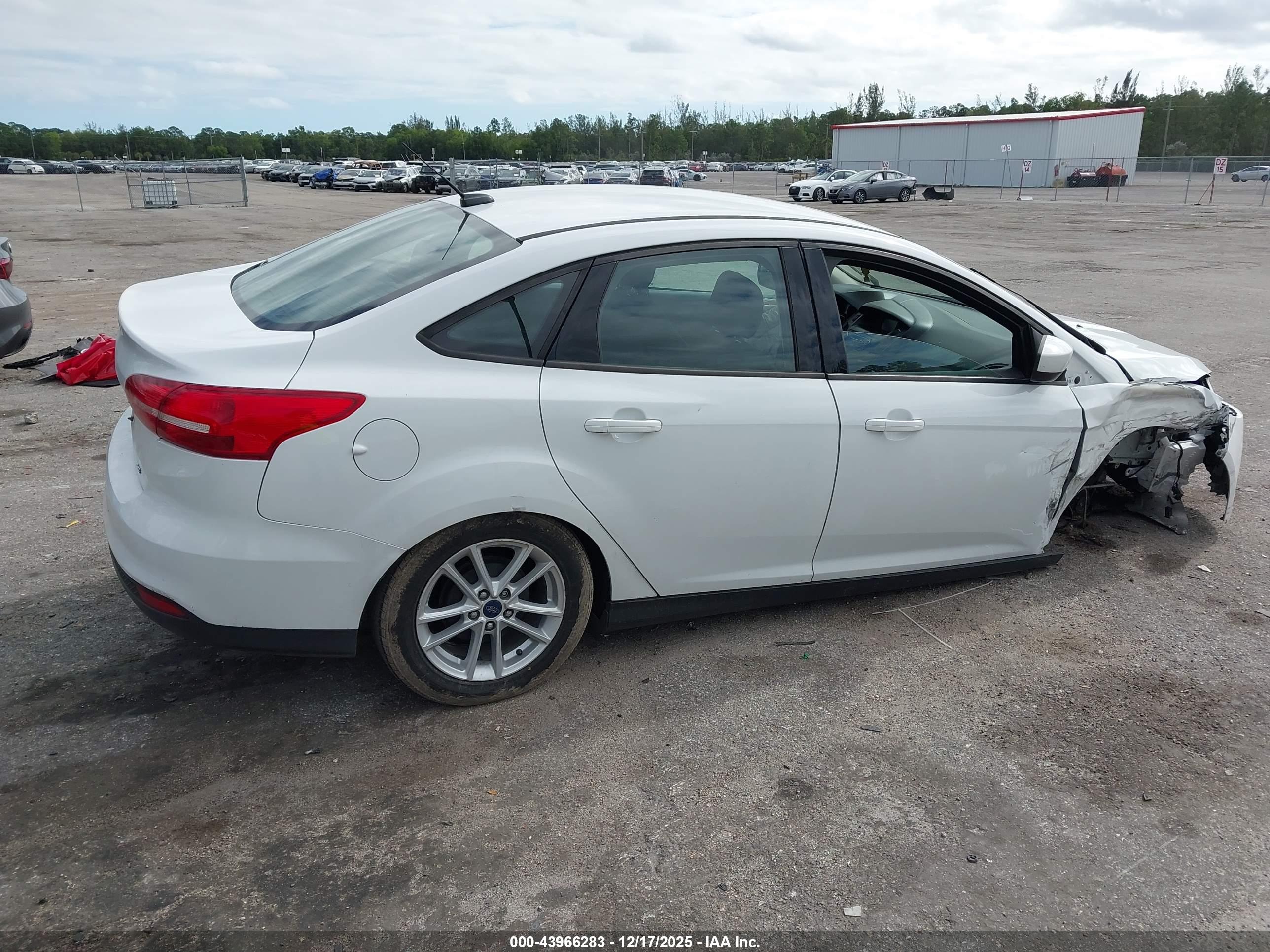 FORD FOCUS image 4