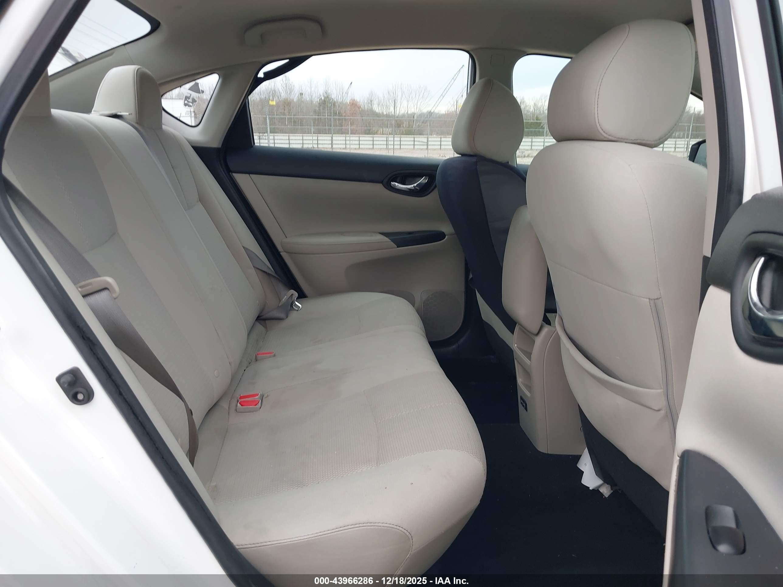 NISSAN SENTRA image 8