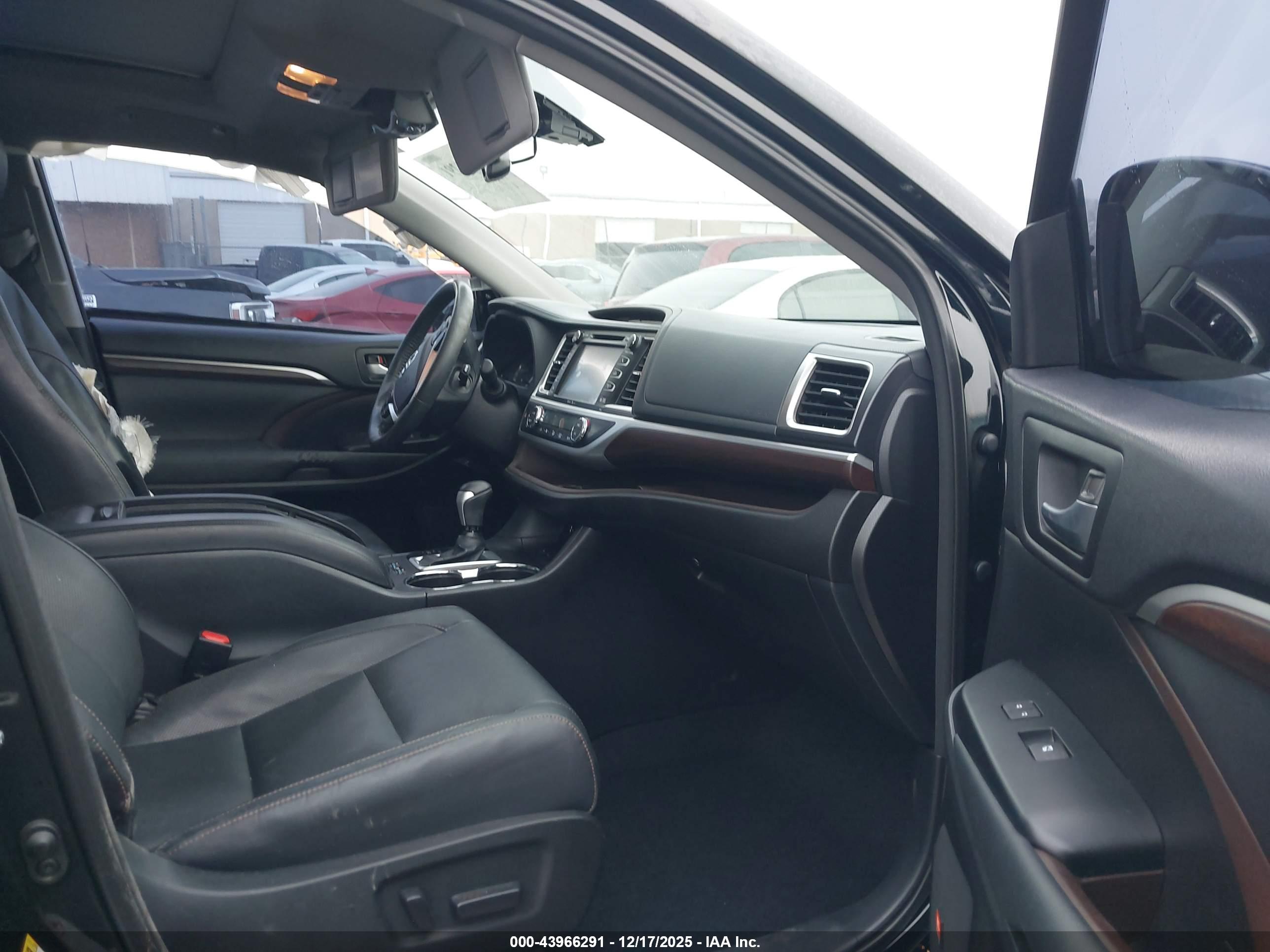 TOYOTA HIGHLANDER image 5