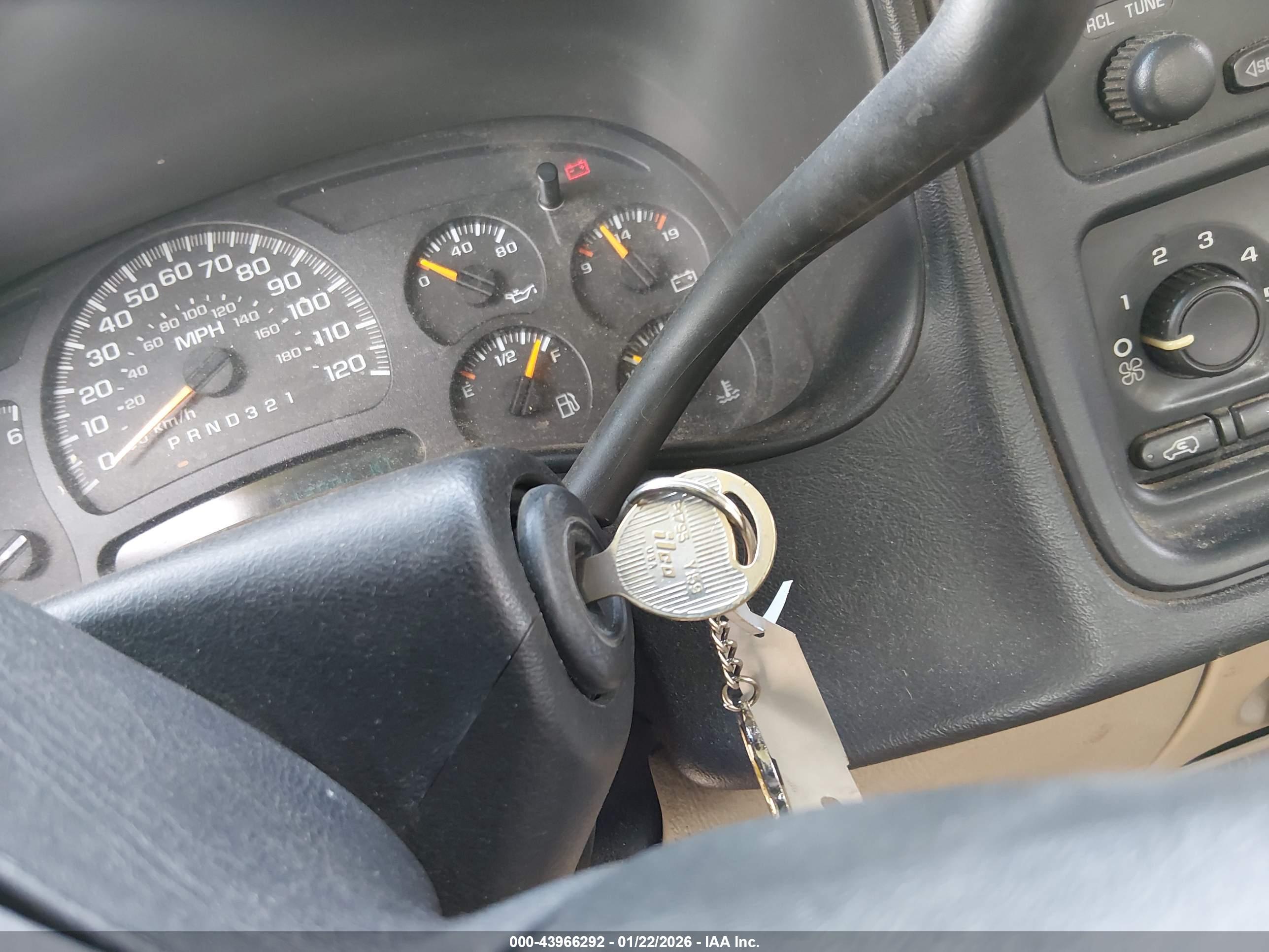 CHEVROLET SILVERADO image 11