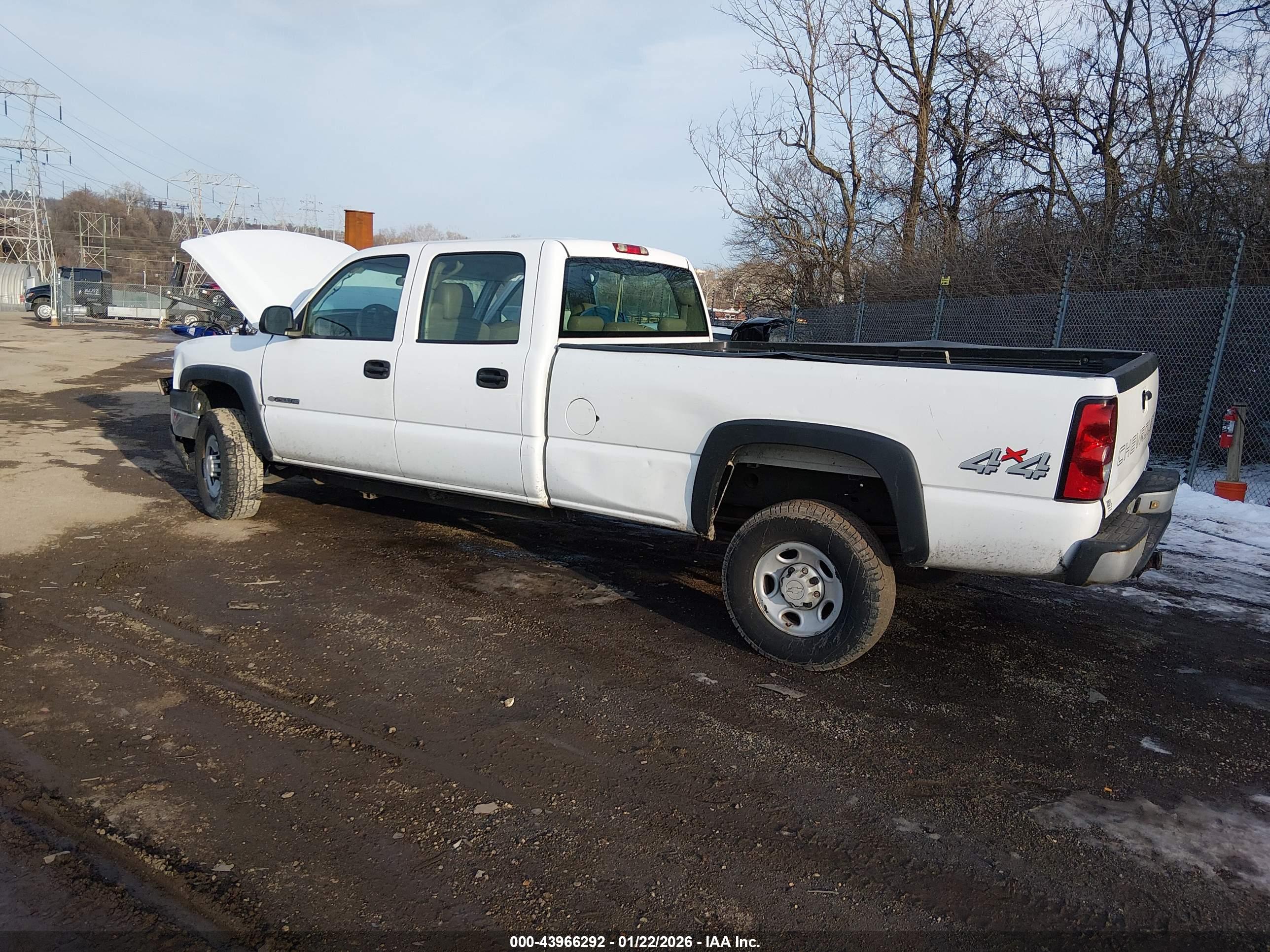 CHEVROLET SILVERADO image 3