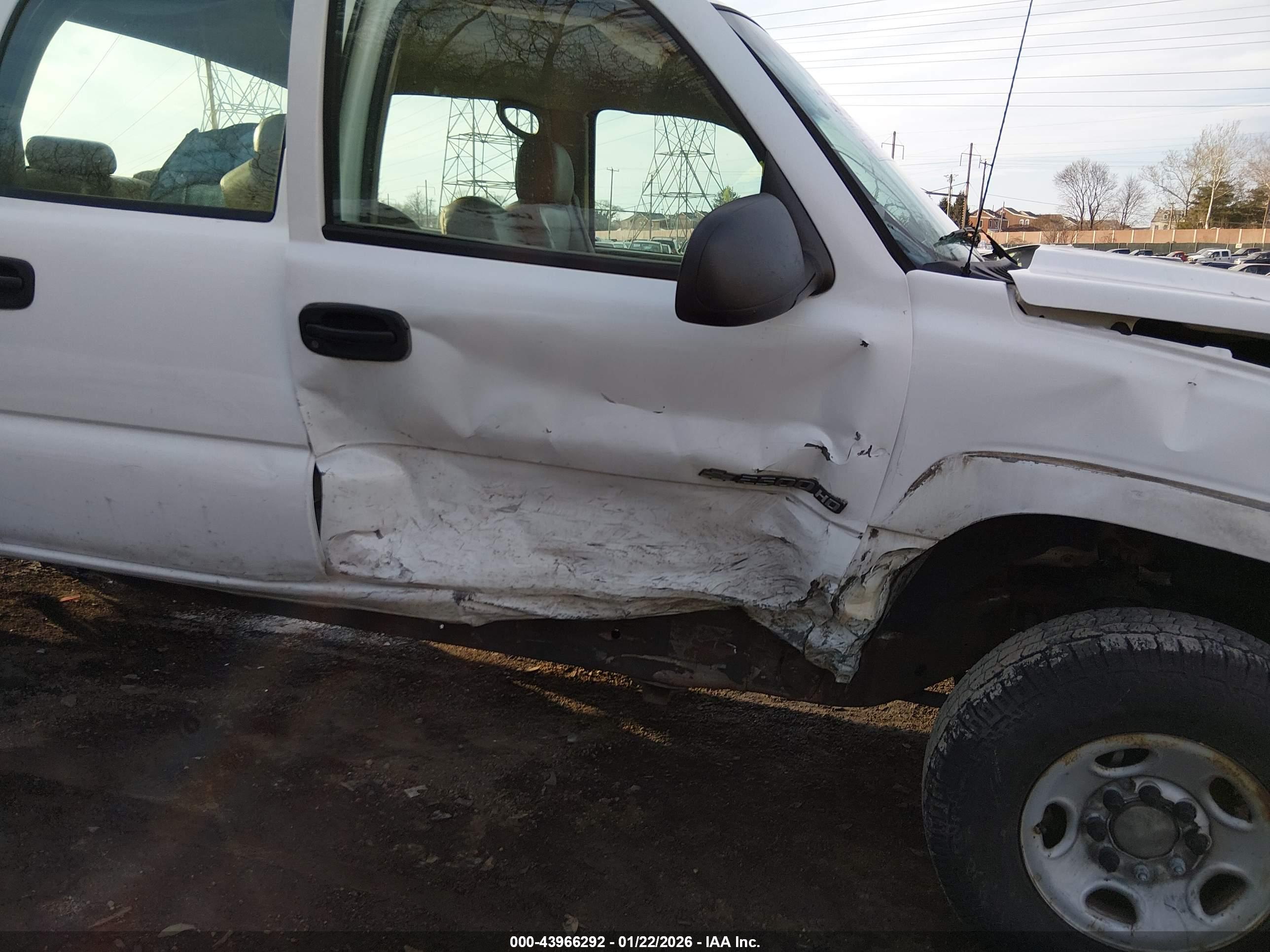 CHEVROLET SILVERADO image 6