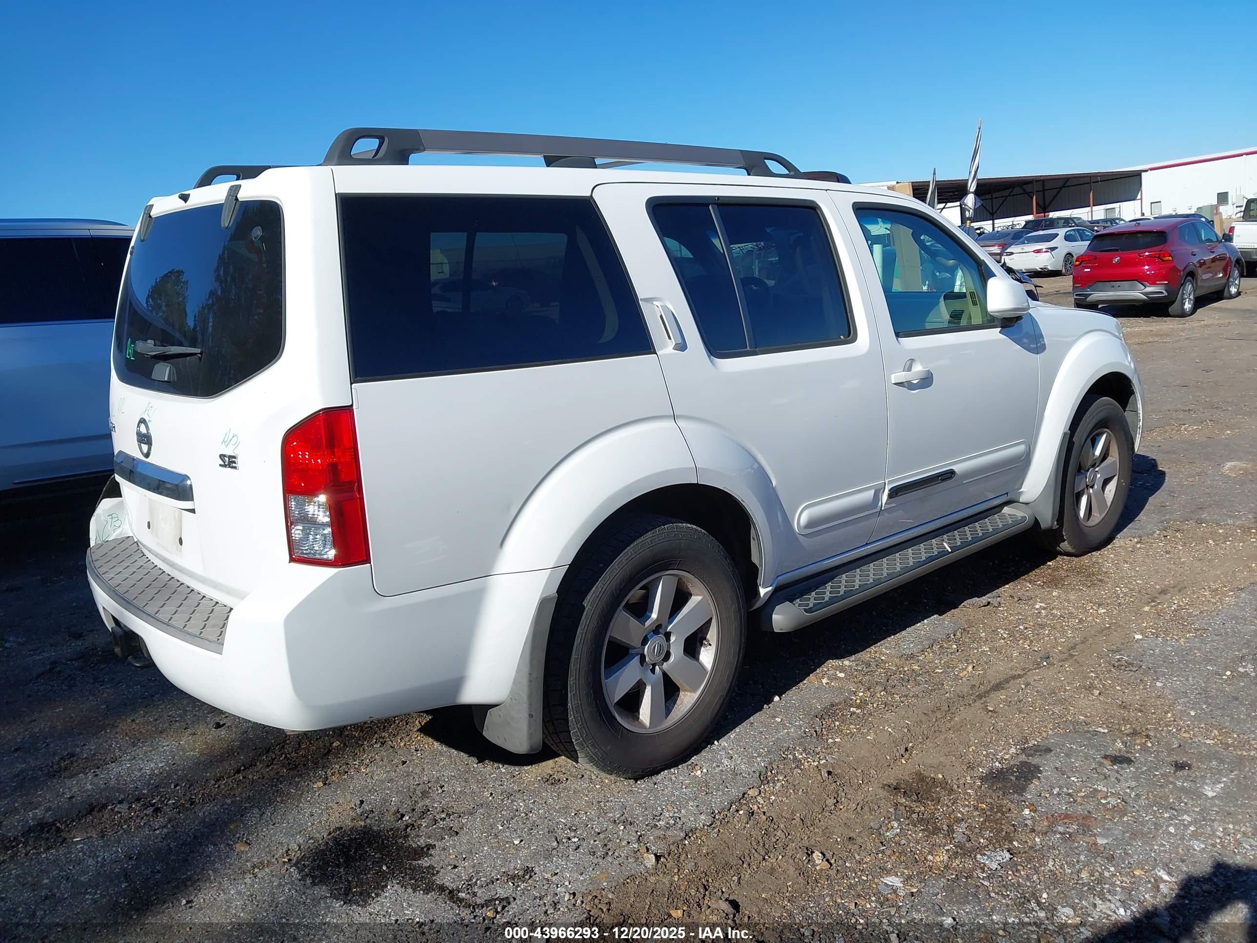 NISSAN PATHFINDER image 4