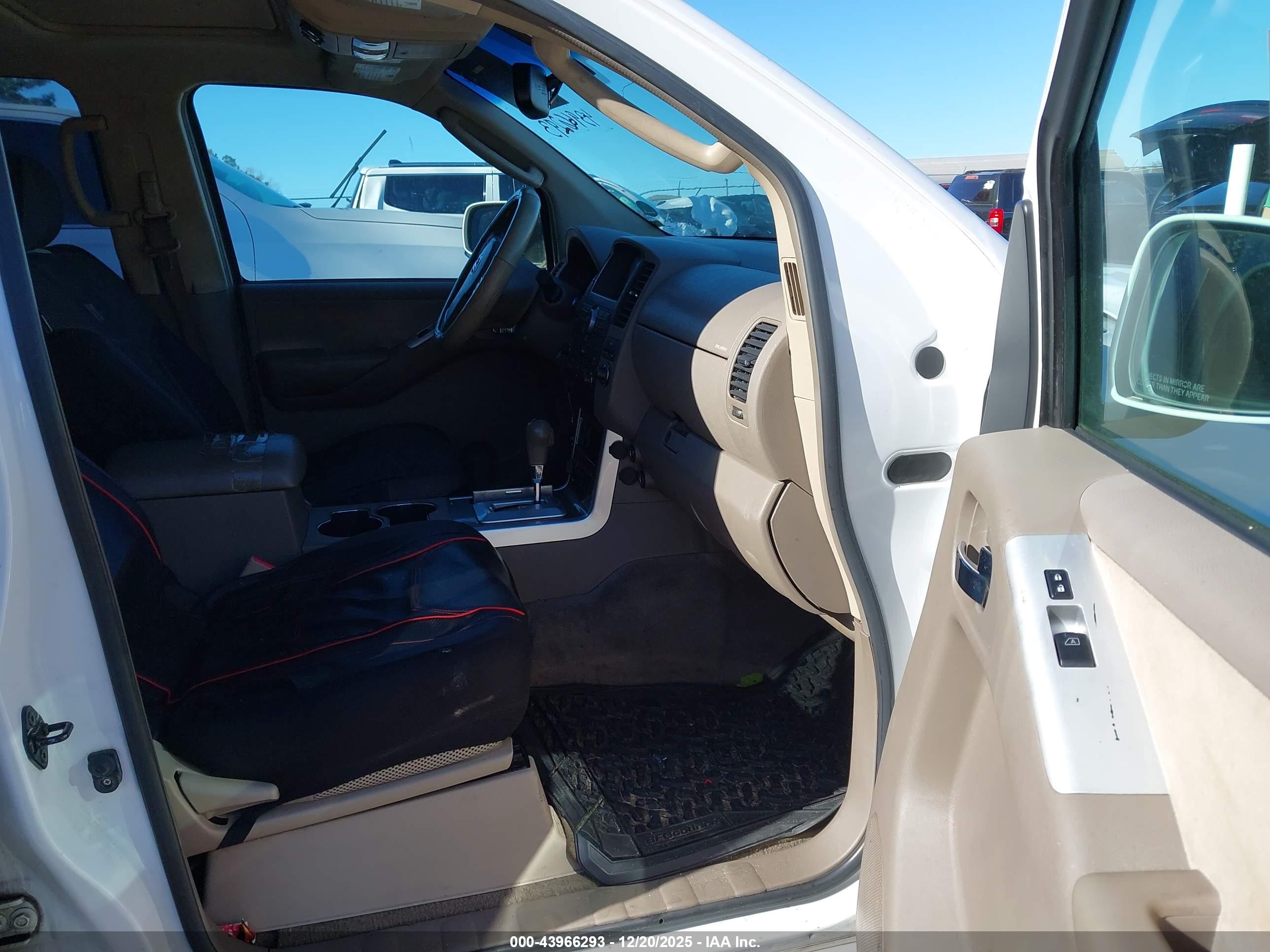 NISSAN PATHFINDER image 5