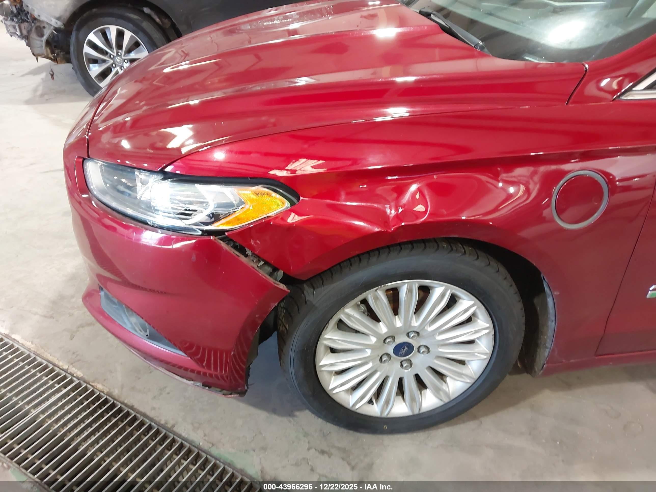 FORD FUSION image 6
