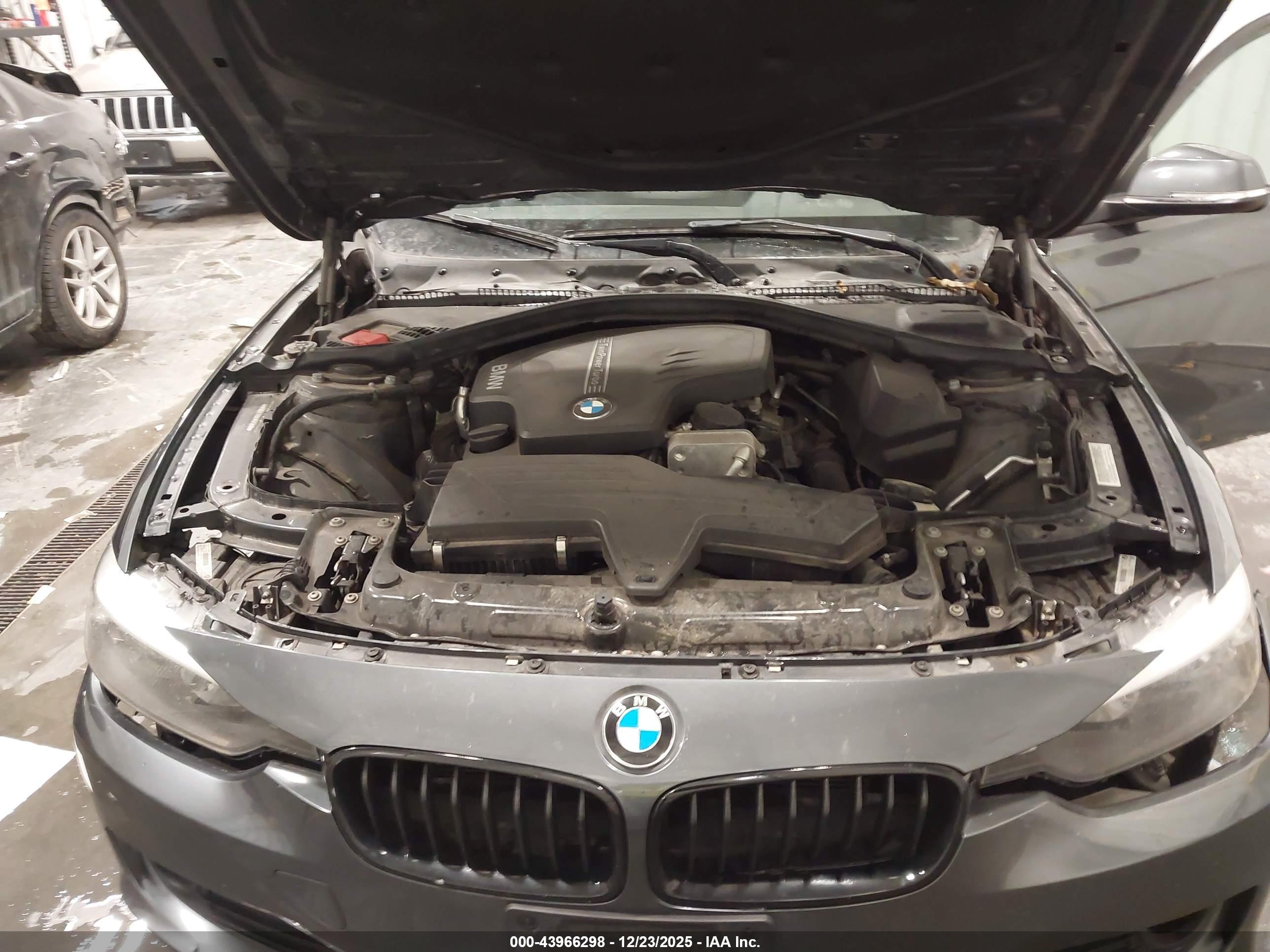 BMW 320I image 10