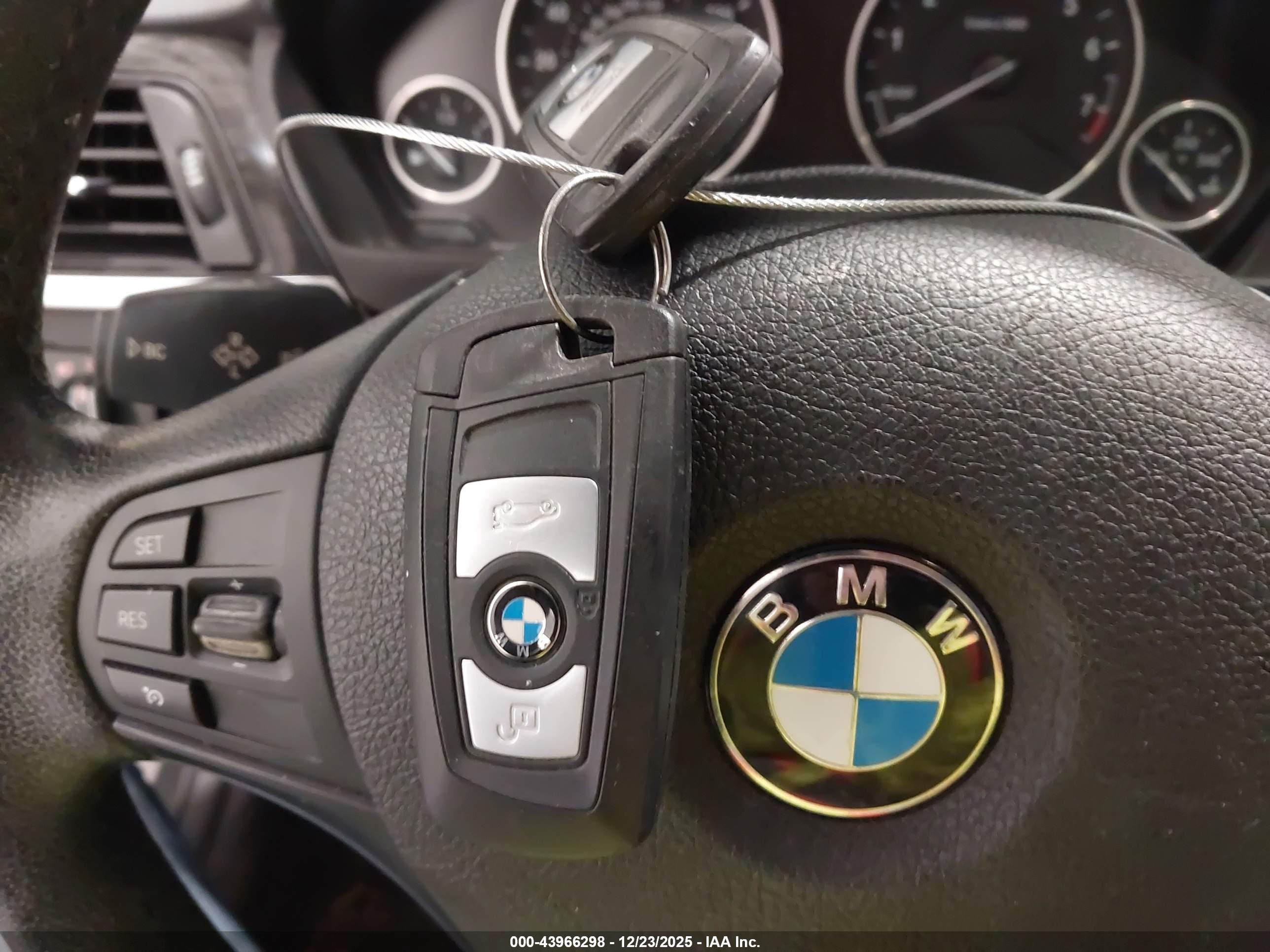 BMW 320I image 11
