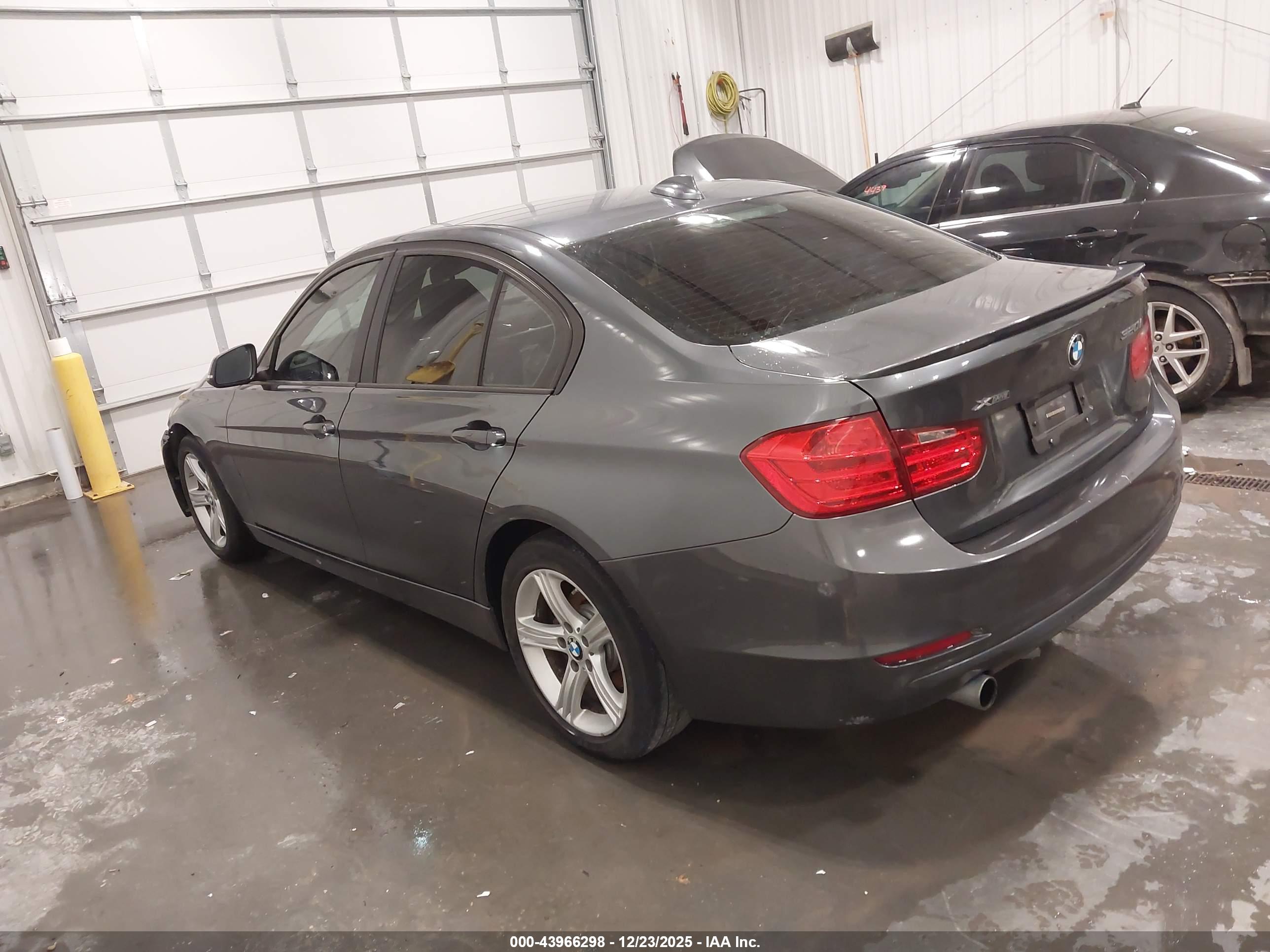 BMW 320I image 3