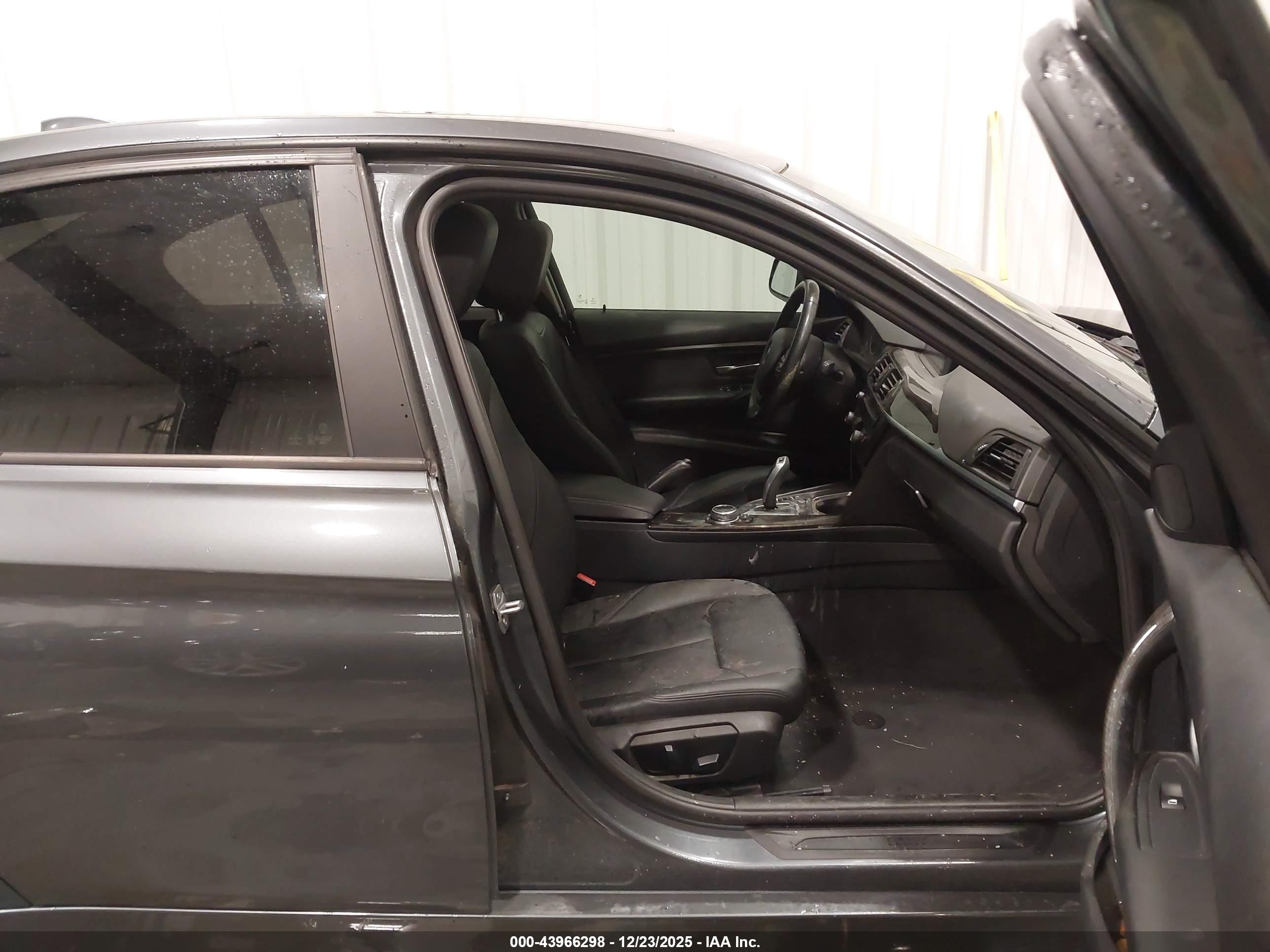 BMW 320I image 5