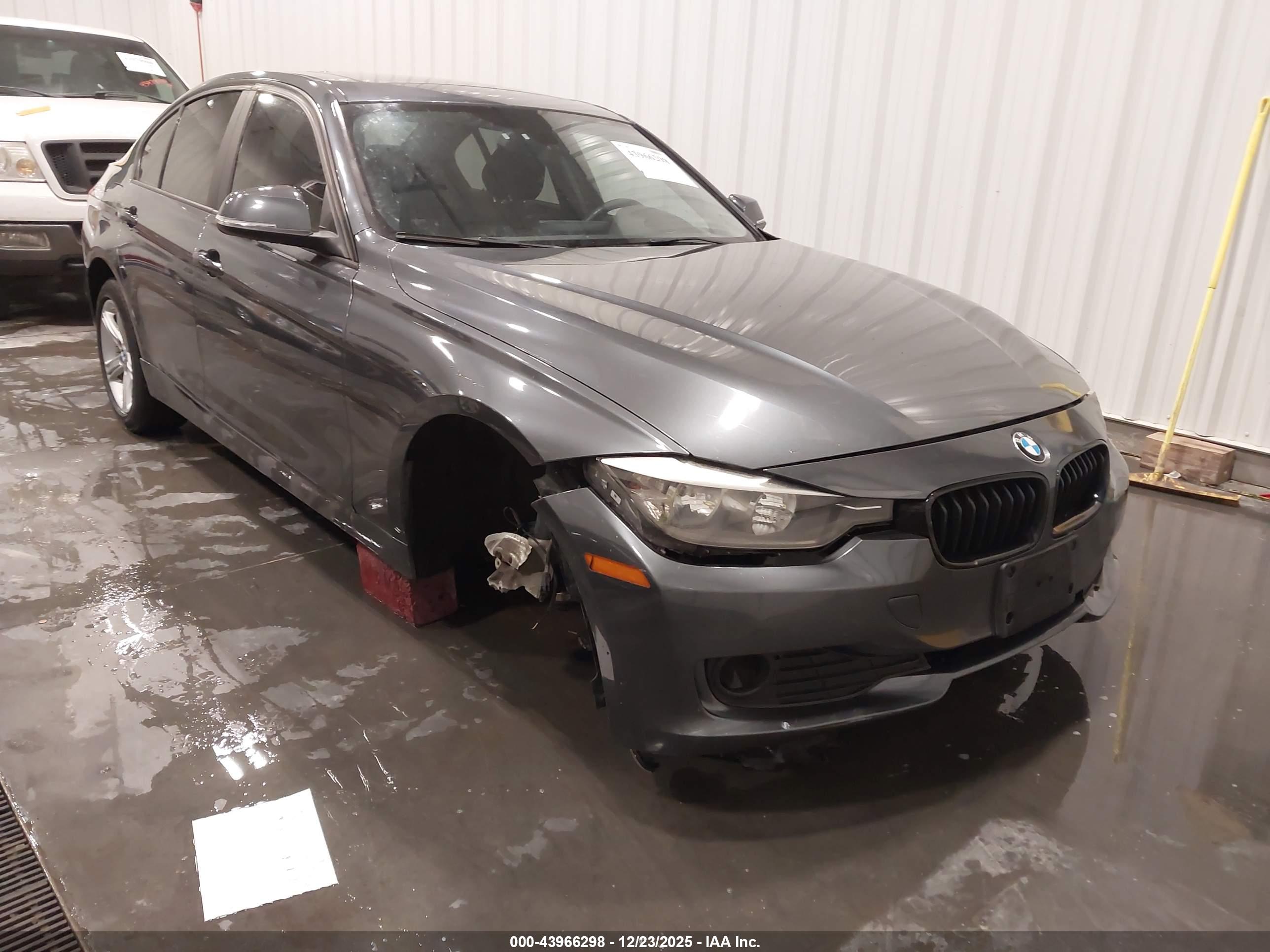 BMW 320I image 6