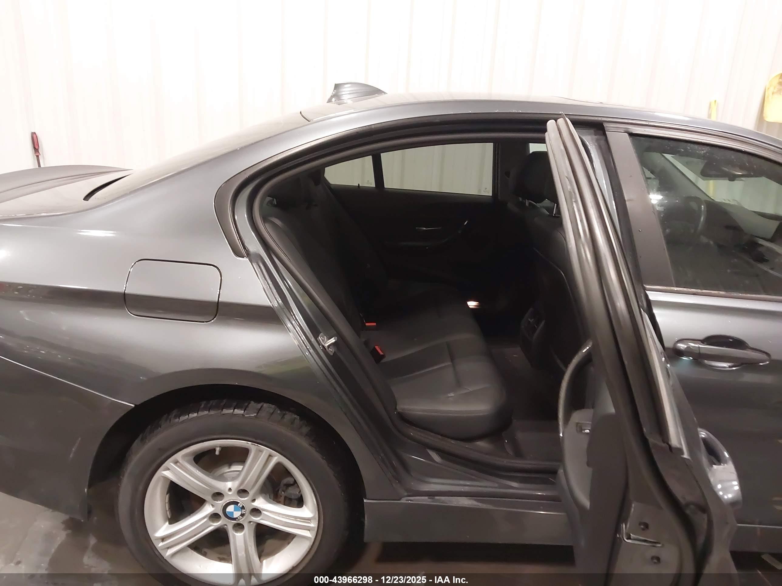 BMW 320I image 8