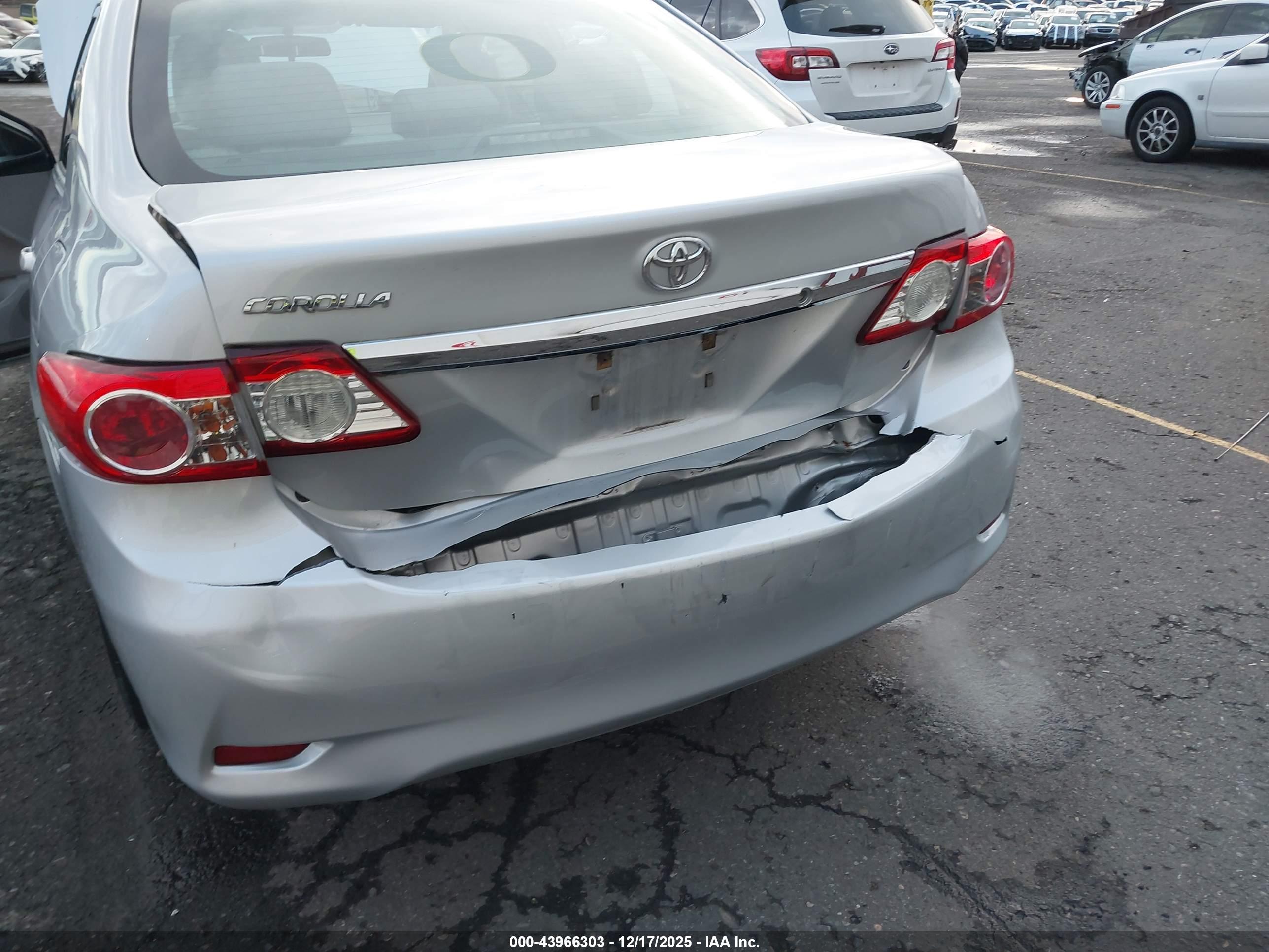 TOYOTA COROLLA image 6